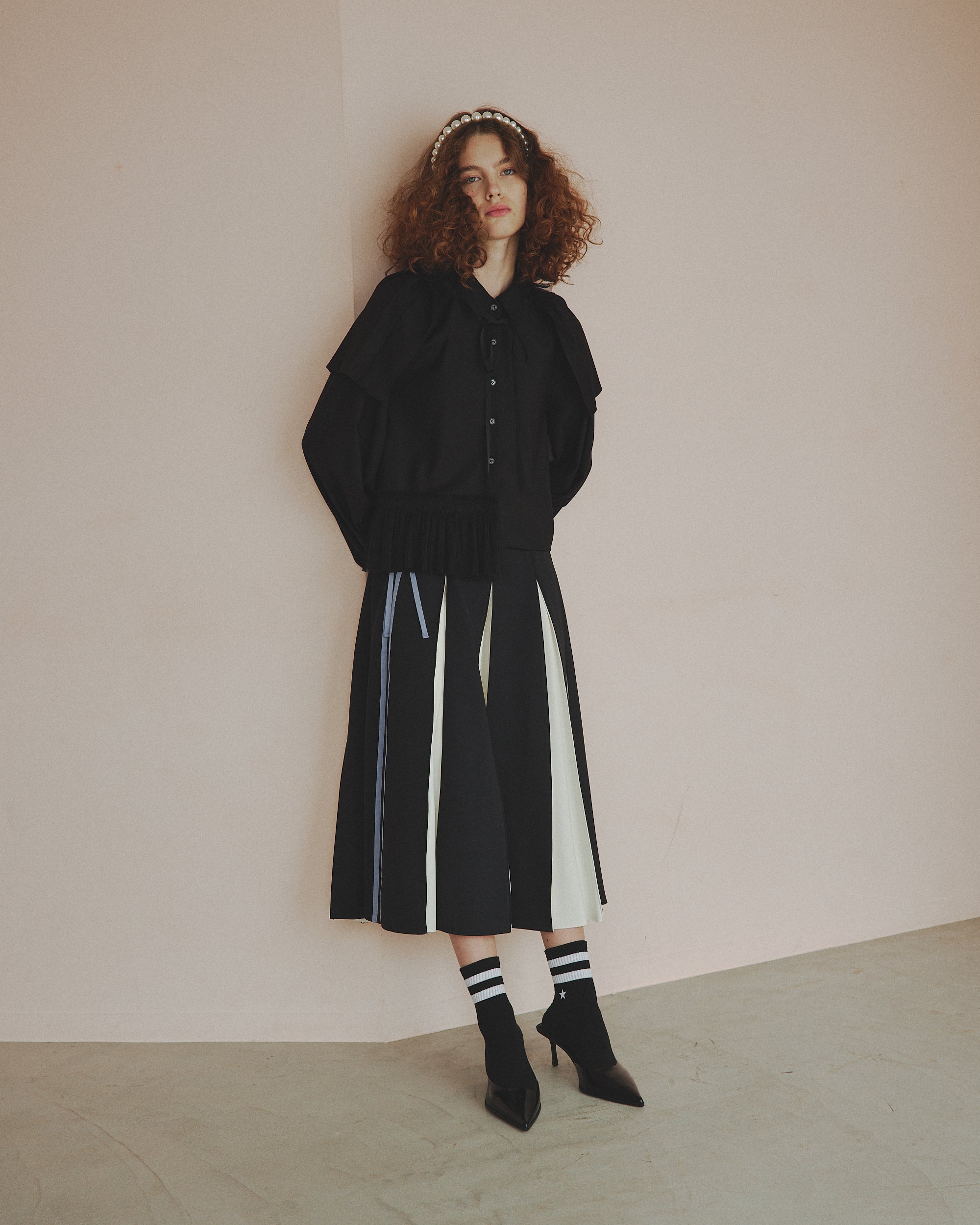Asymmetry pleats shirt (black)