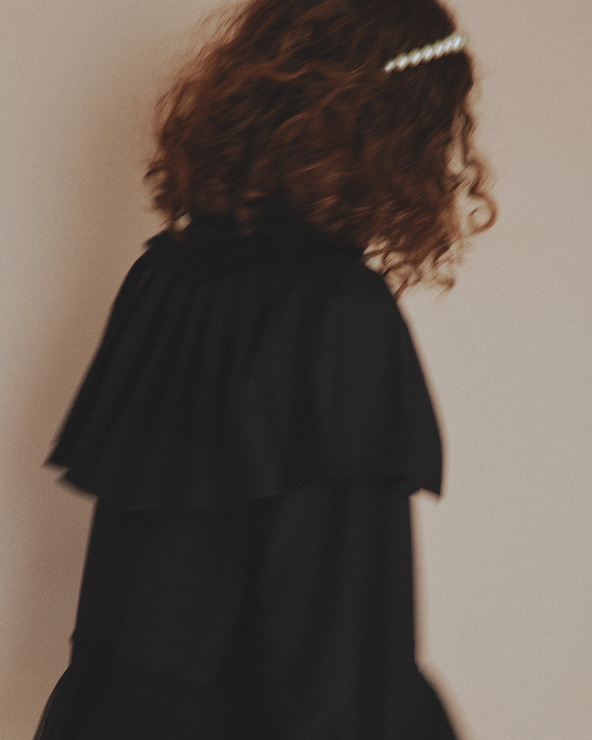 Asymmetry pleats shirt (black)