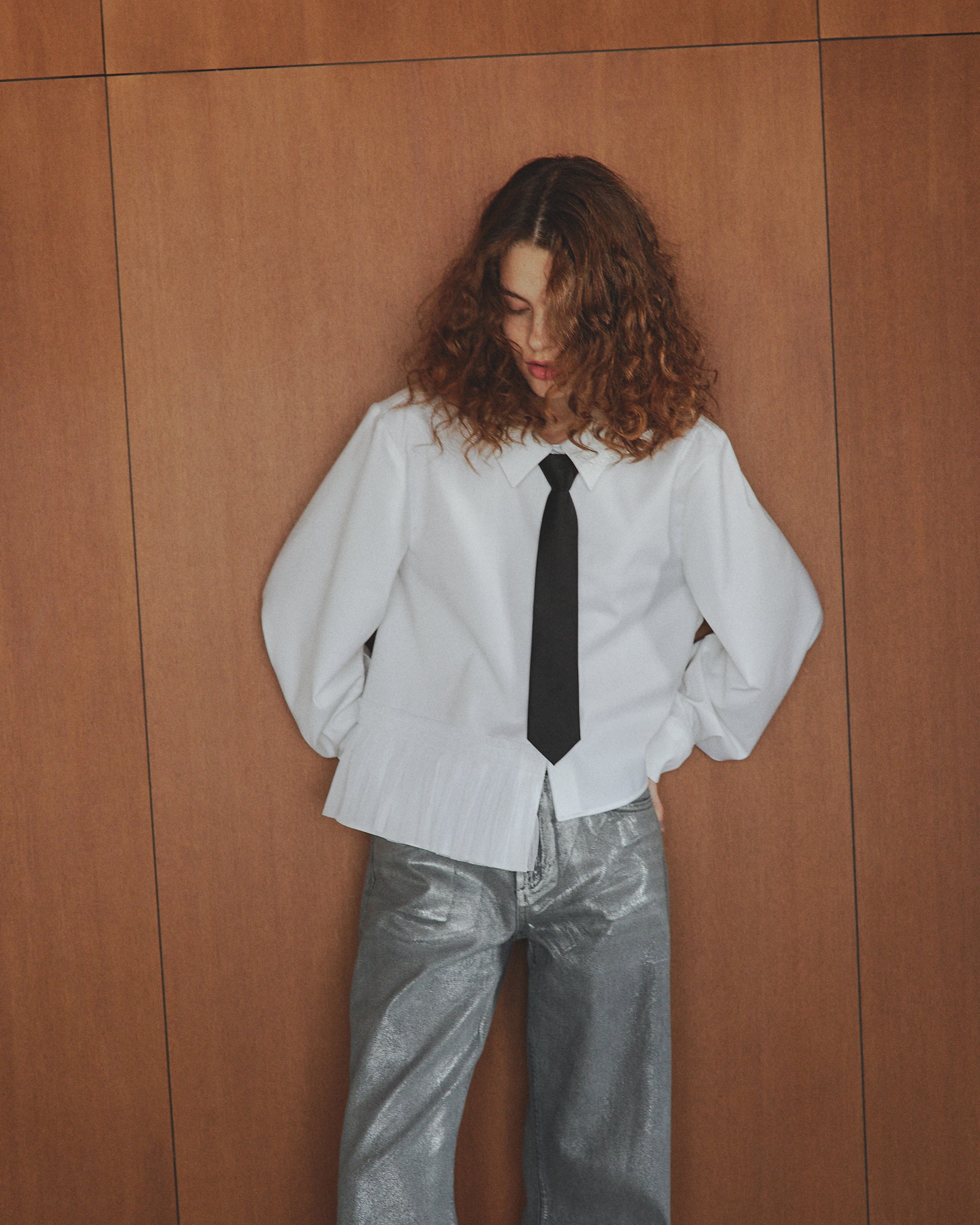 Asymmetry pleats shirt (white)