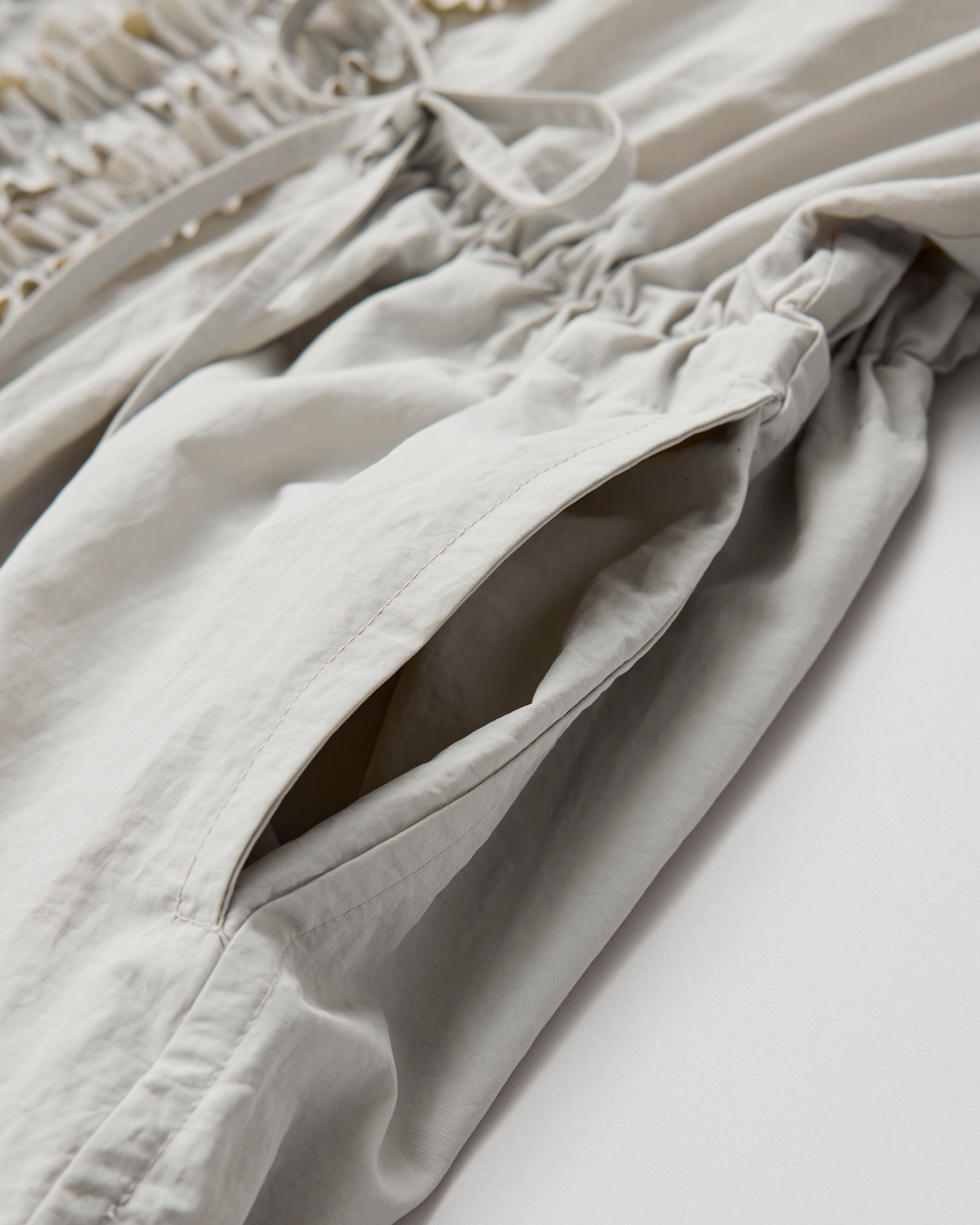 Frill nylon blouson (white gray)
