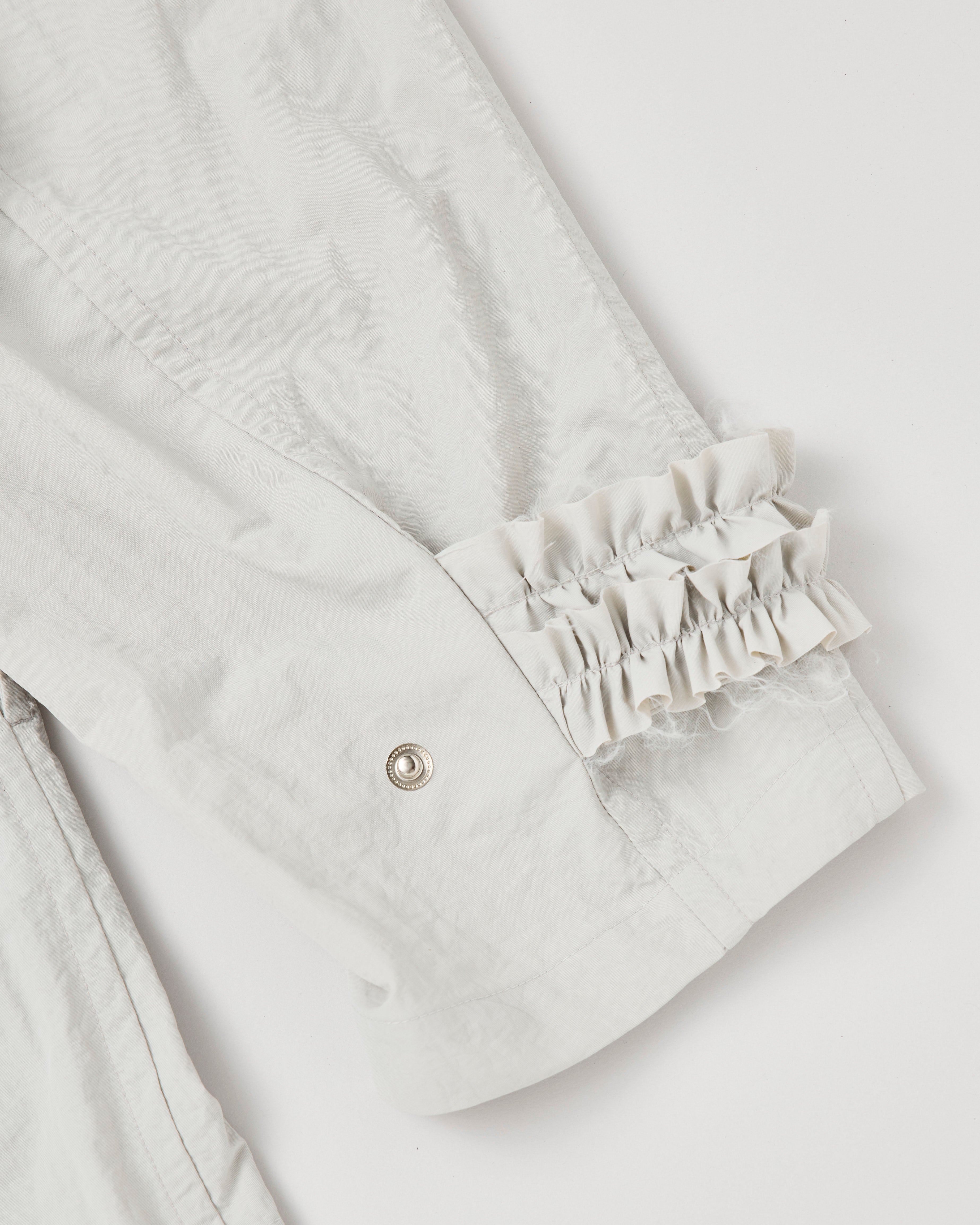 Frill nylon blouson (white gray)