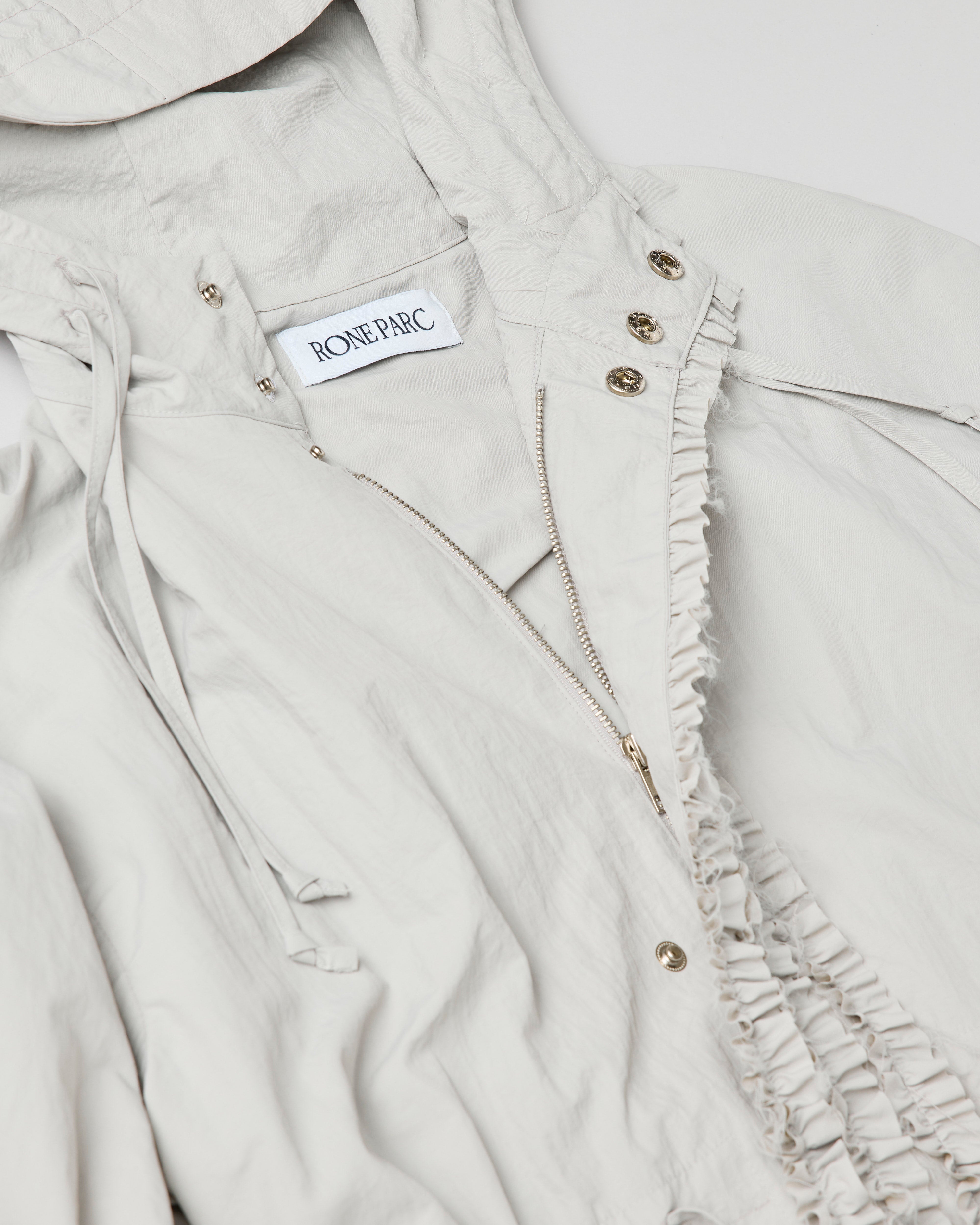 Frill nylon blouson (white gray)
