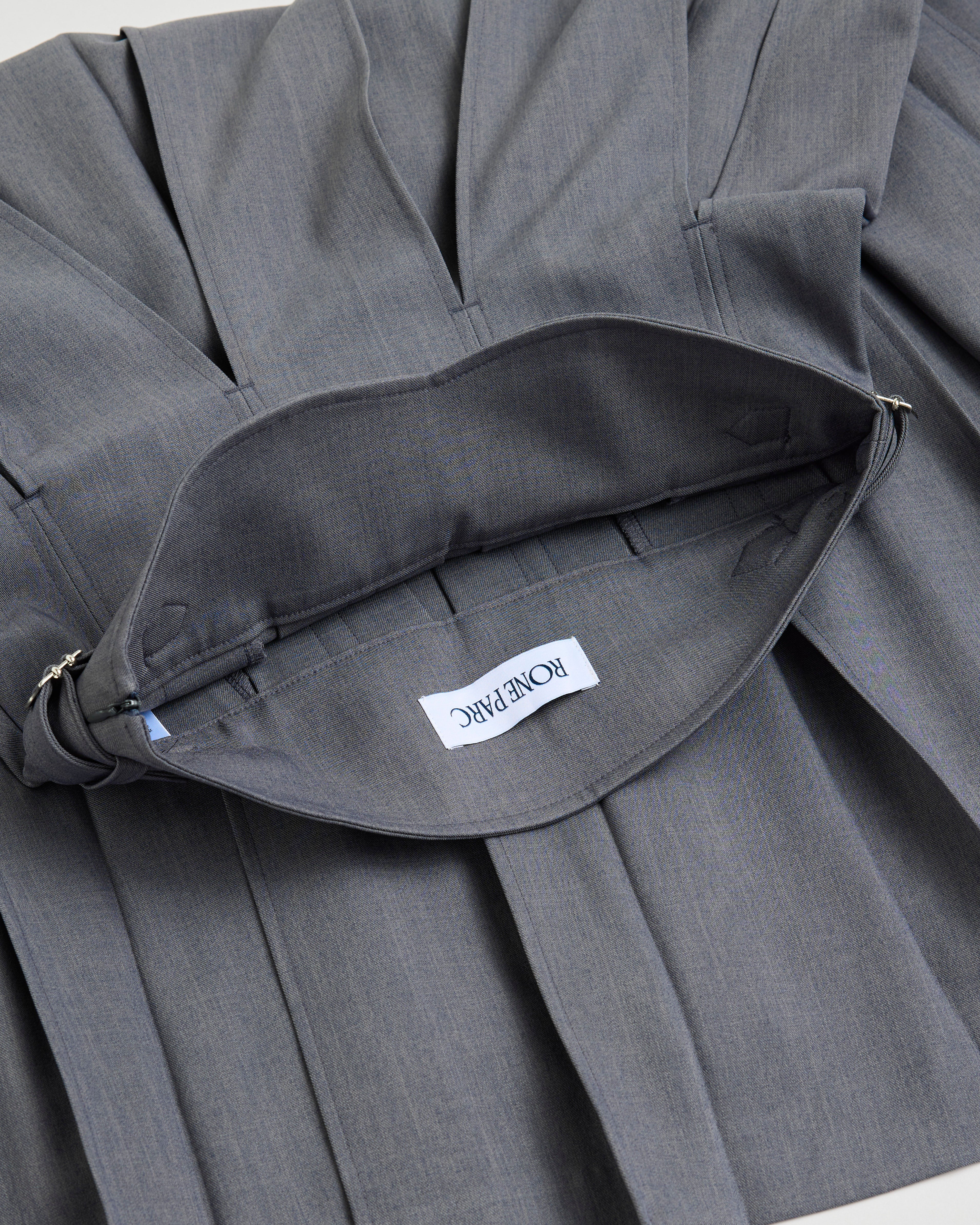 UNI pleats long skirt (gray)