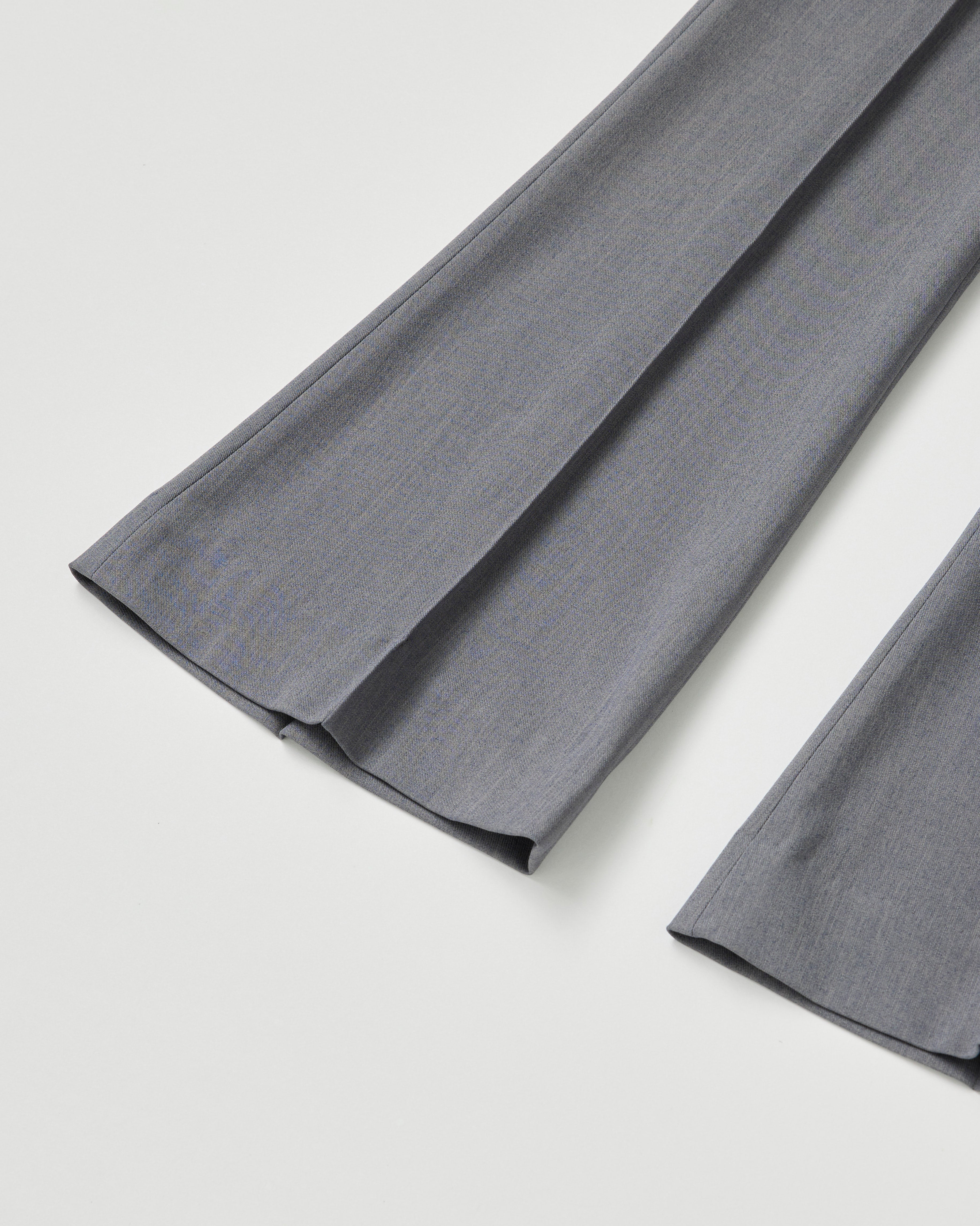 UNI lip slacks (gray)