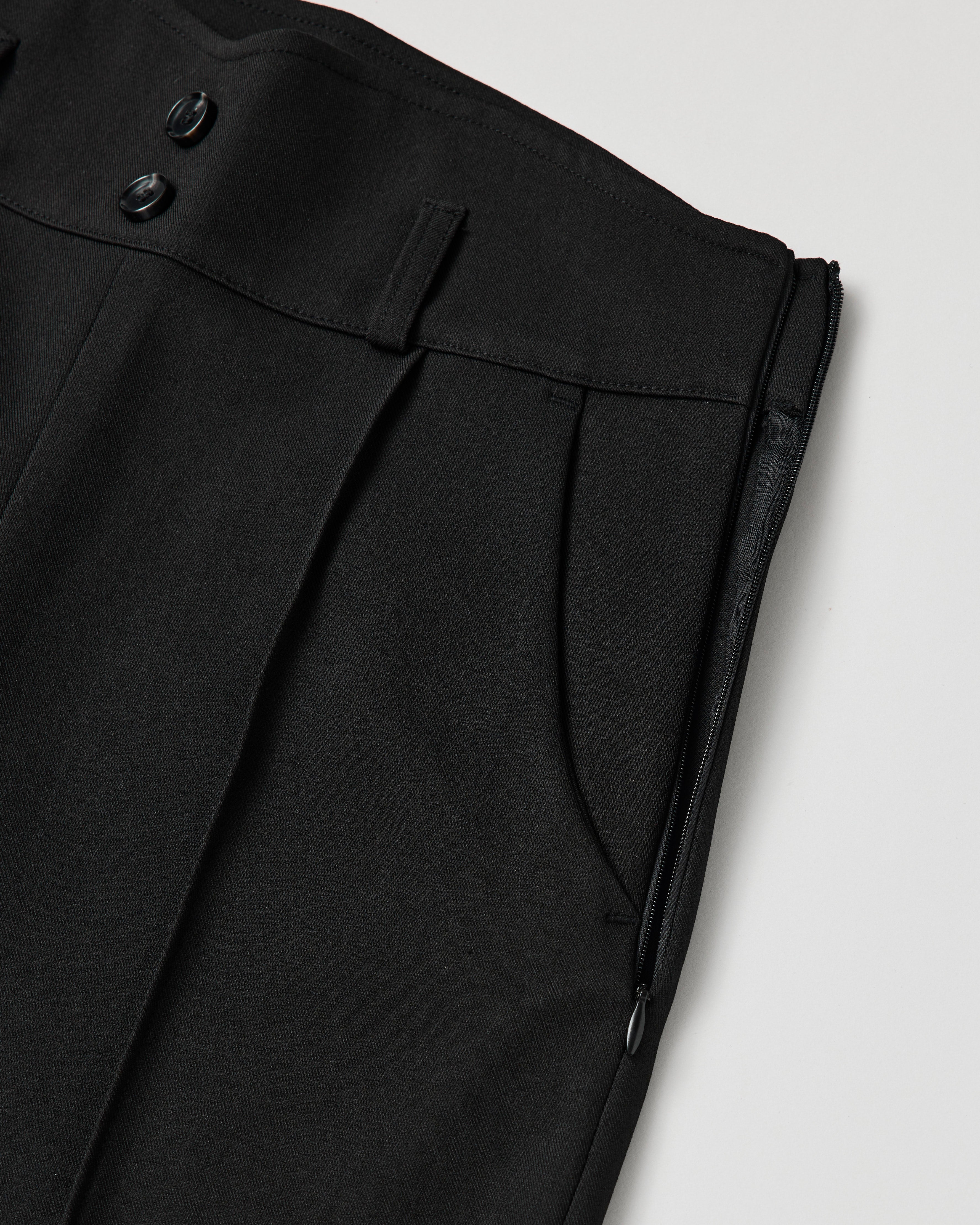 UNI lip slacks (black)