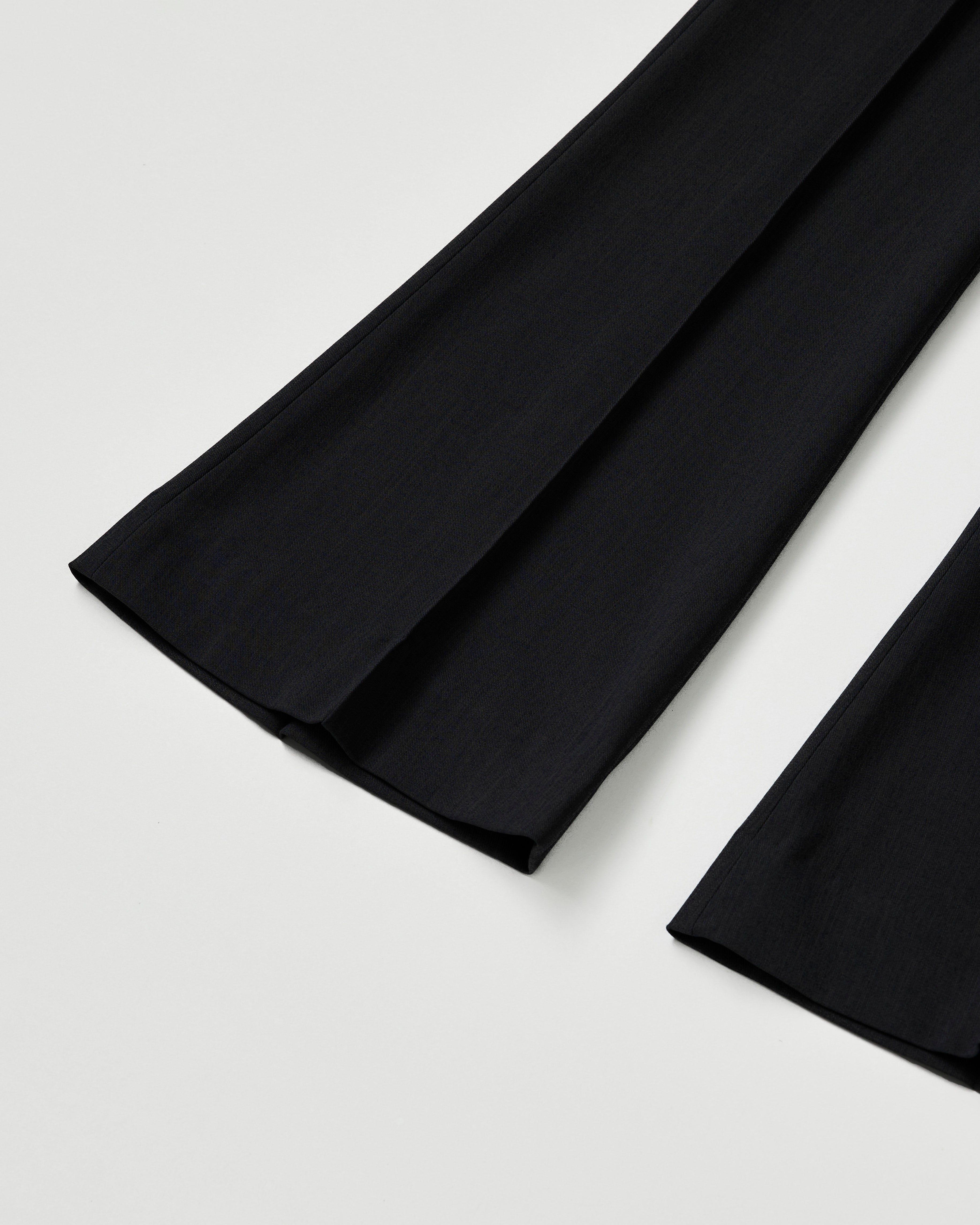 UNI lip slacks (black)