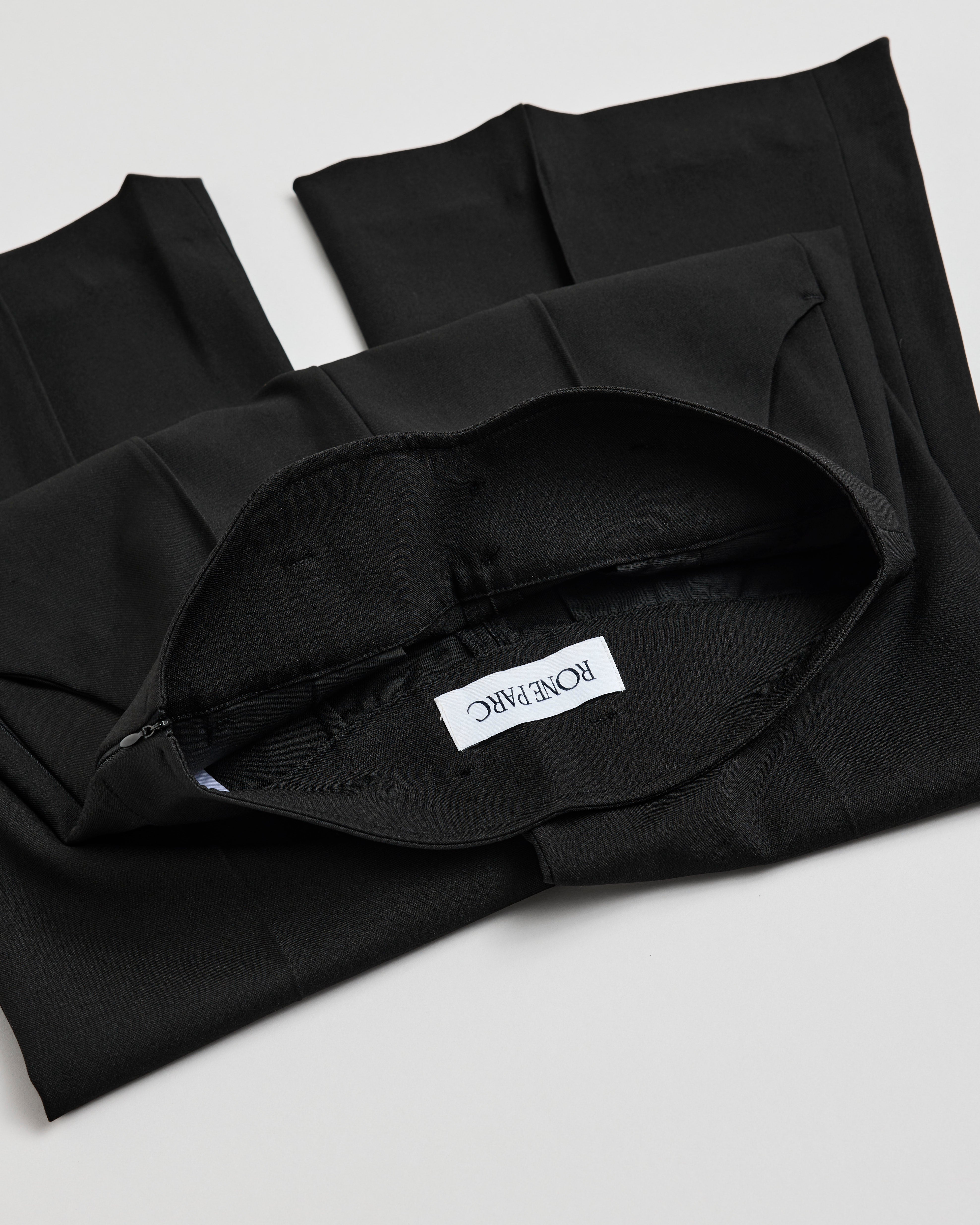 UNI lip slacks (black)