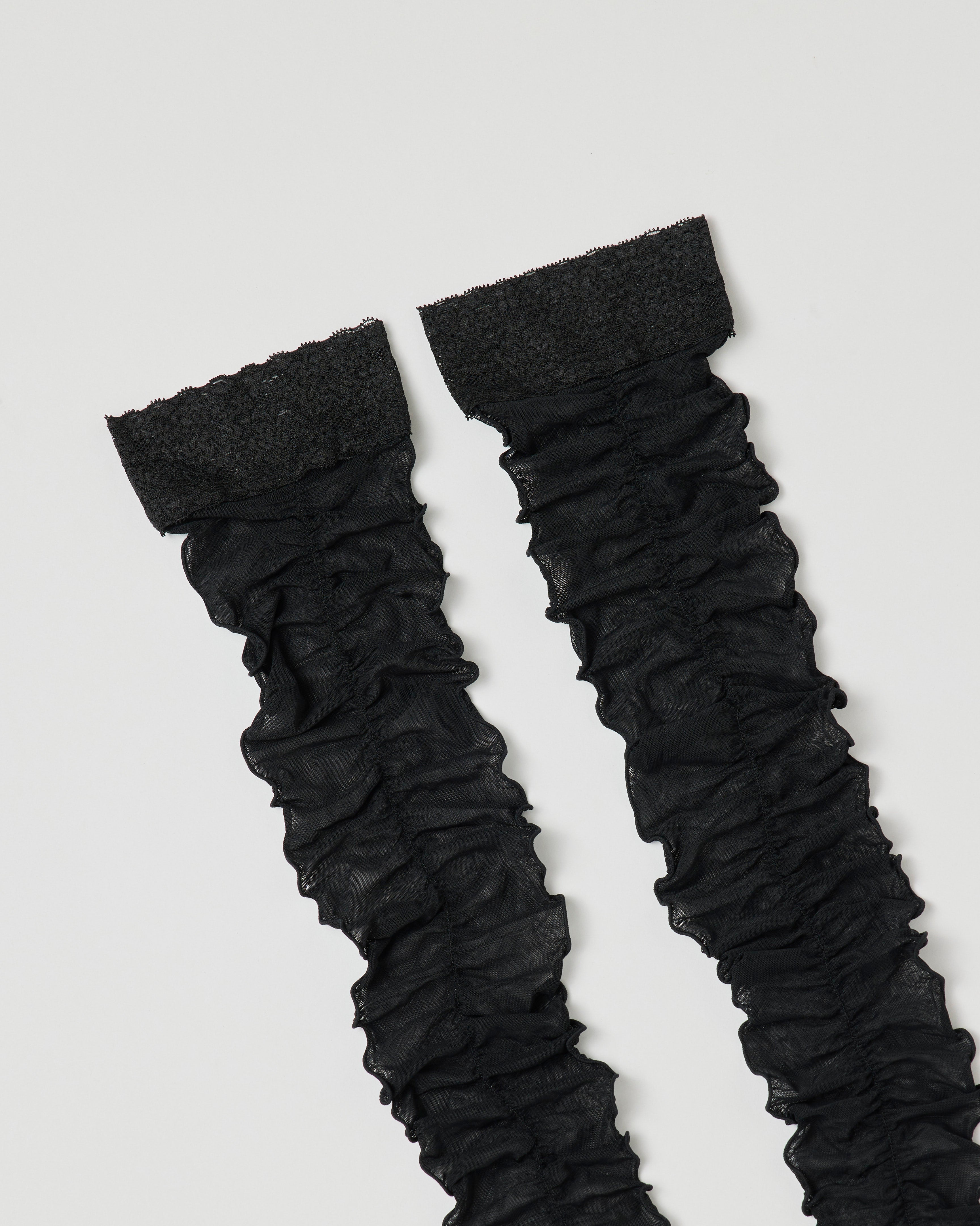 Ruched lace sheer socks (black)