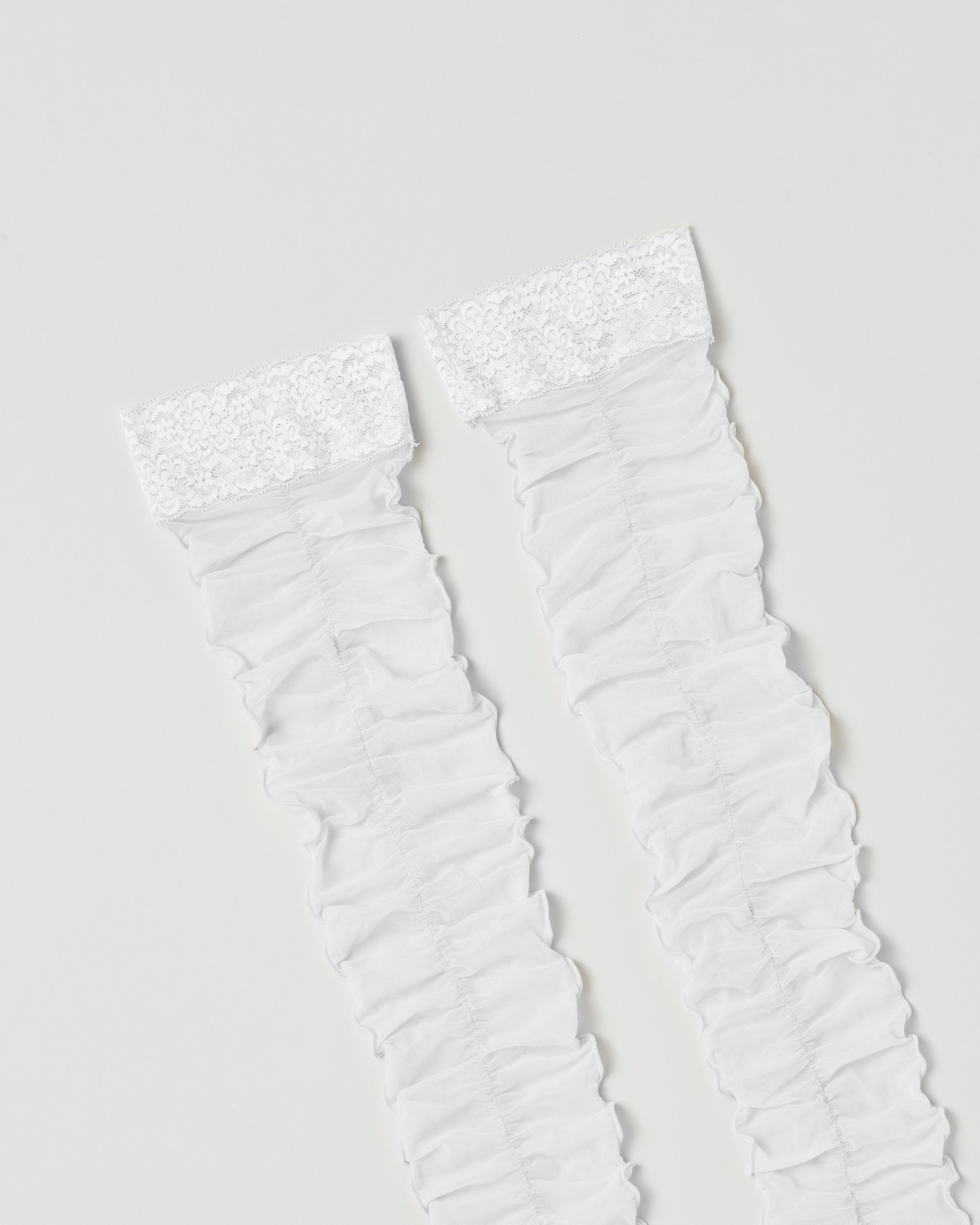 Ruched lace sheer socks (white)