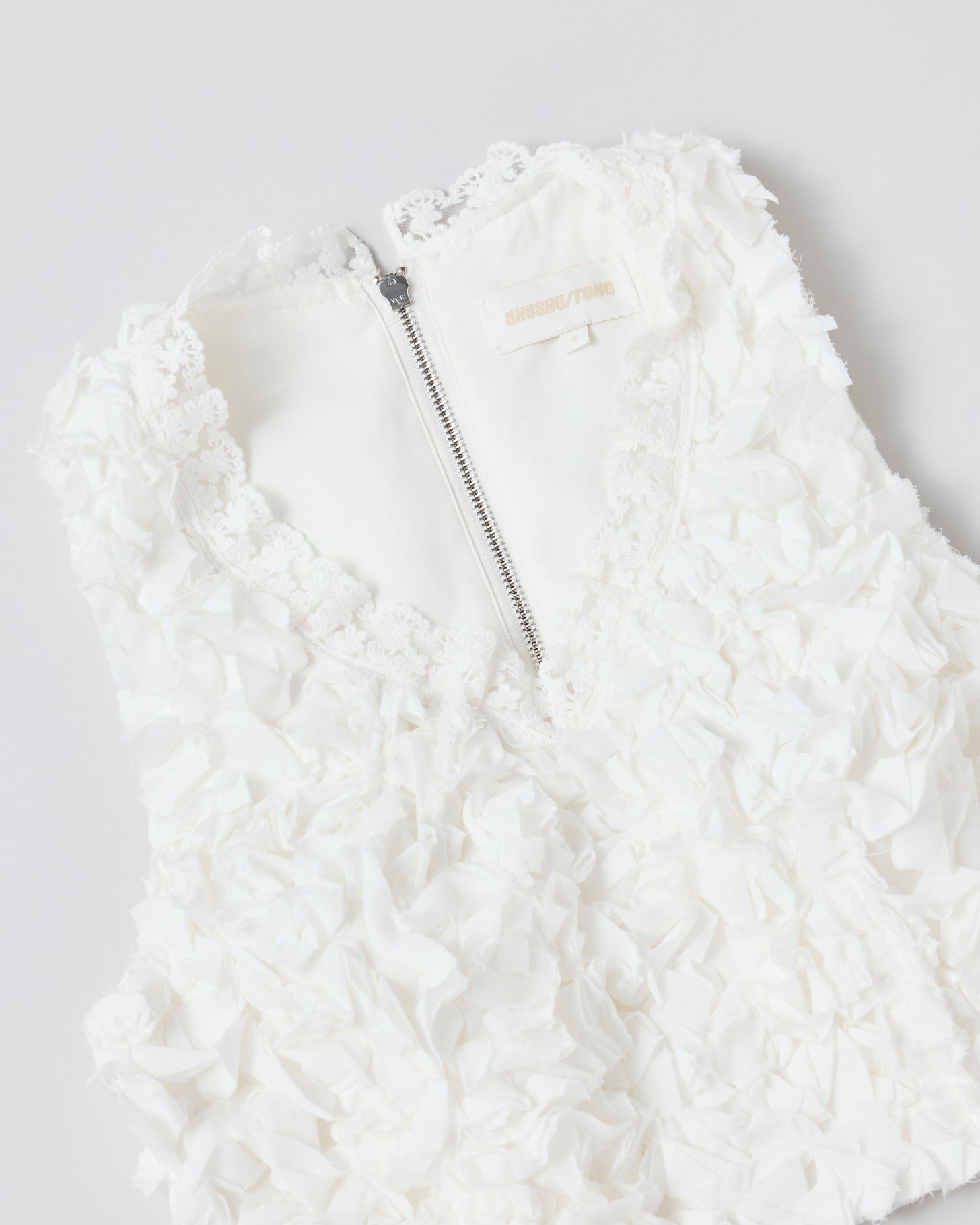 Ruffle Trim Sleeveless Top(White)