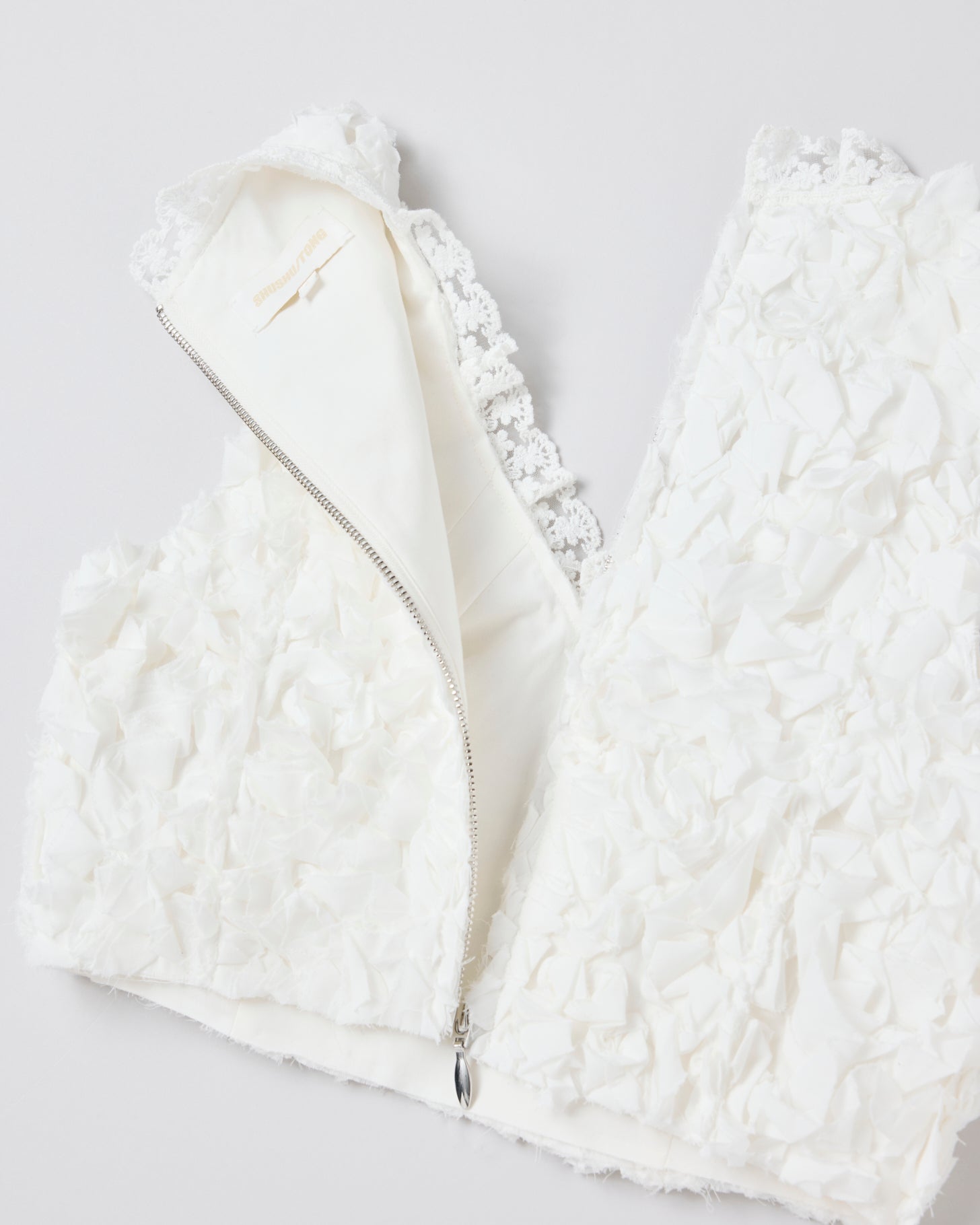 Ruffle Trim Sleeveless Top(White)