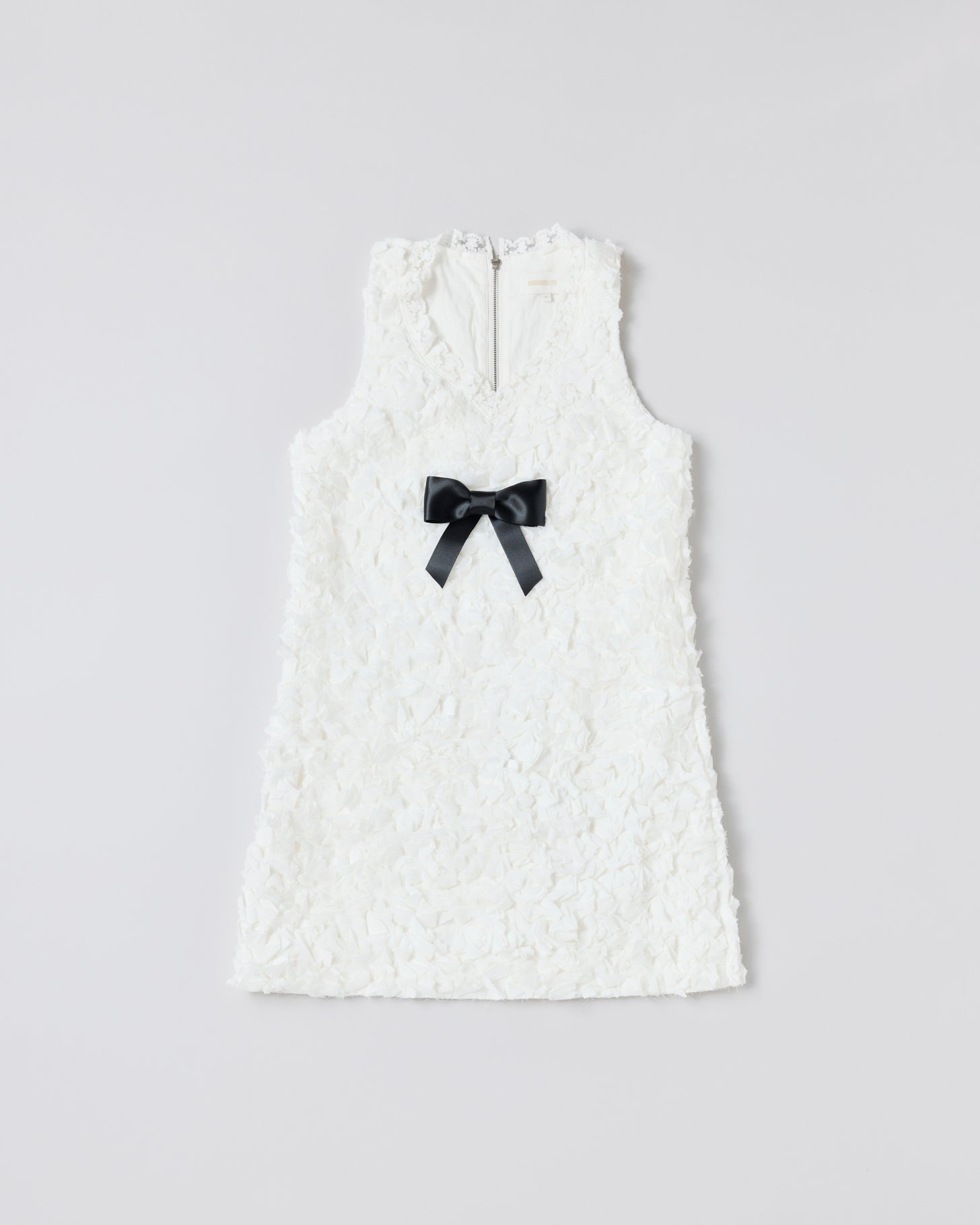 Ruffle Detail Heart Neckline Dress(White)
