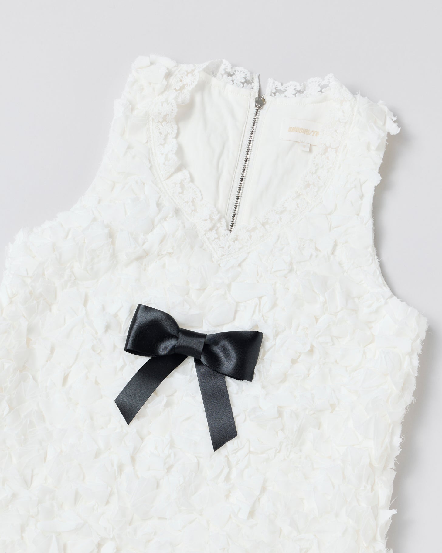 Ruffle Detail Heart Neckline Dress(White)