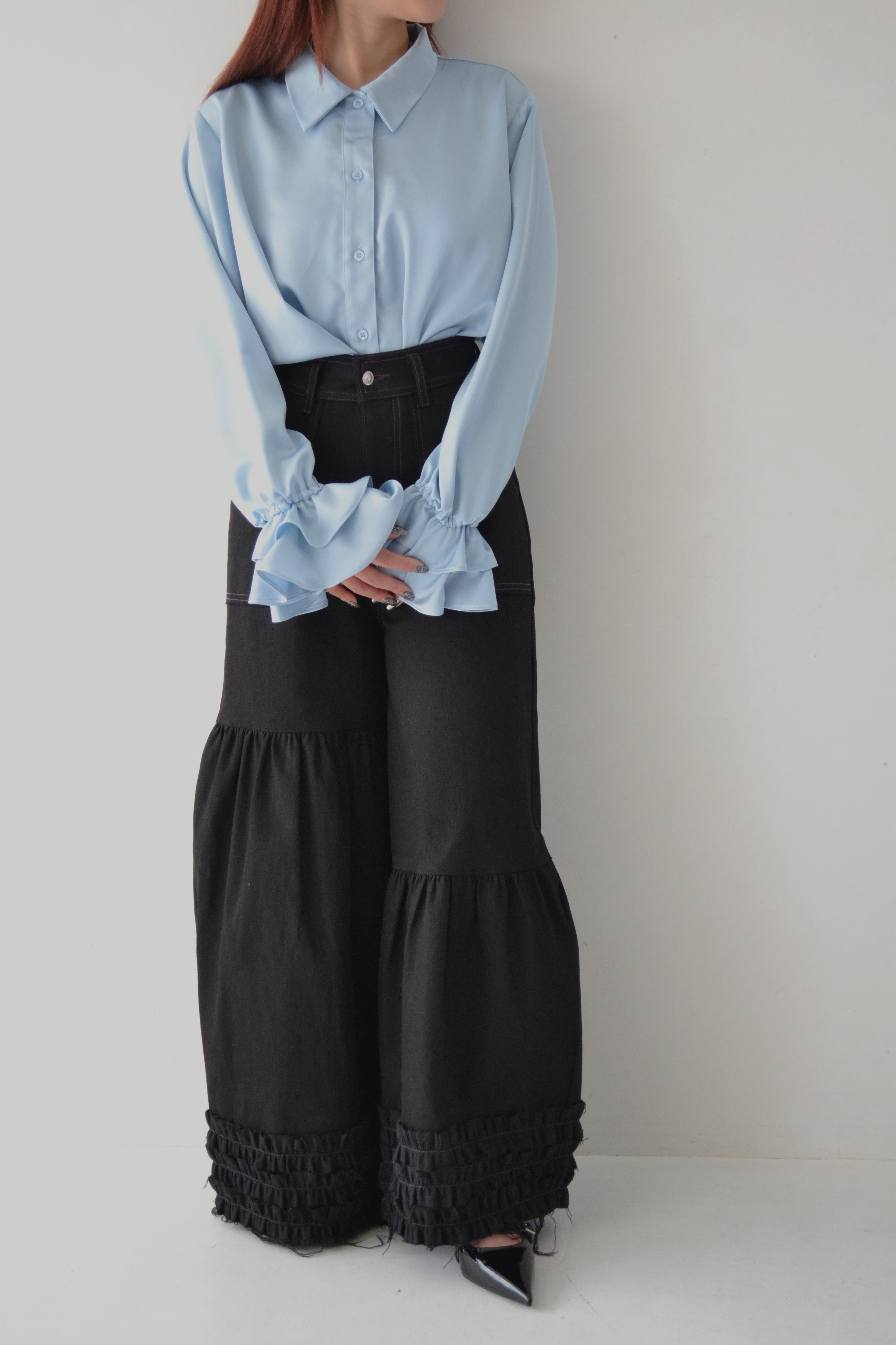 Hem frill wide flare denim (black)