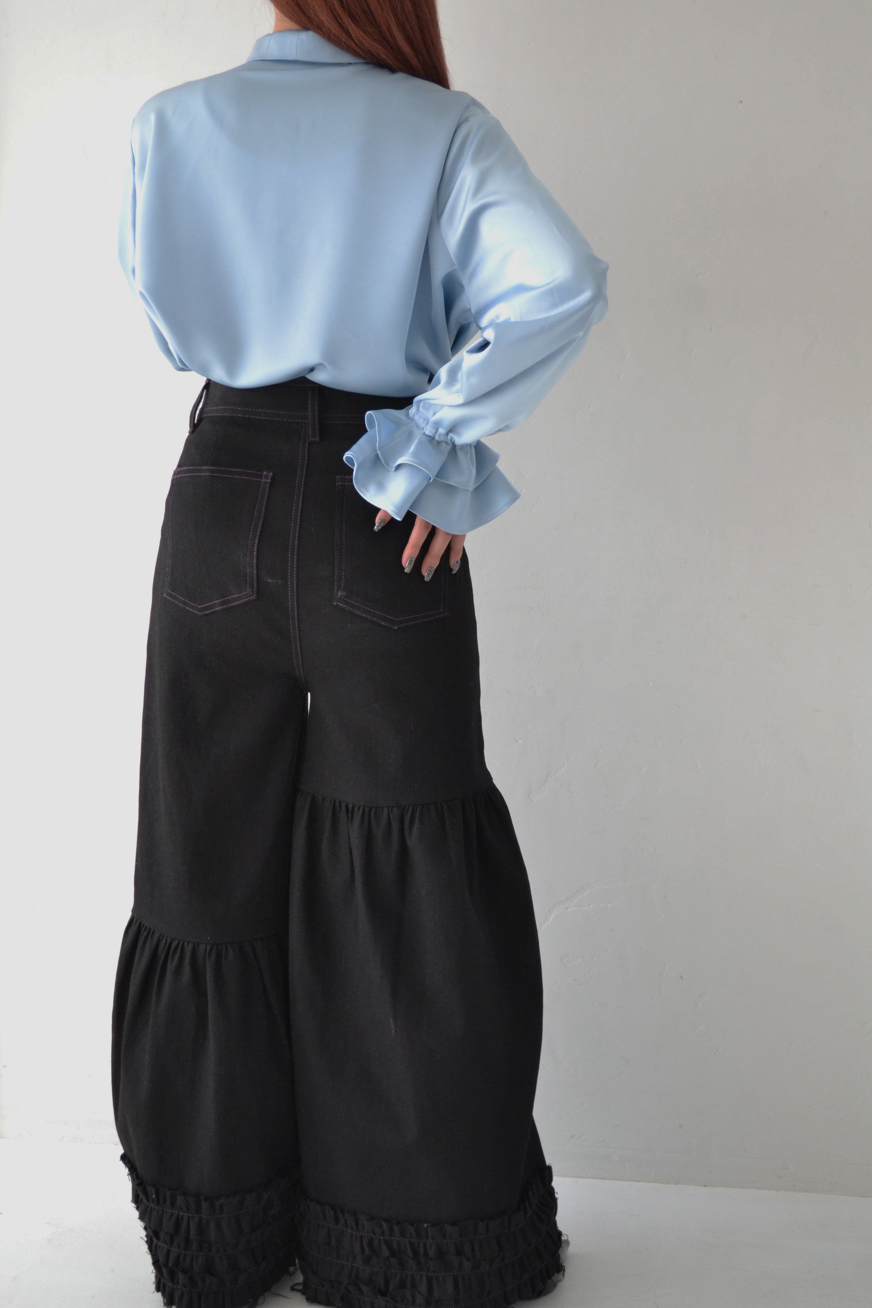 Hem frill wide flare denim (black)