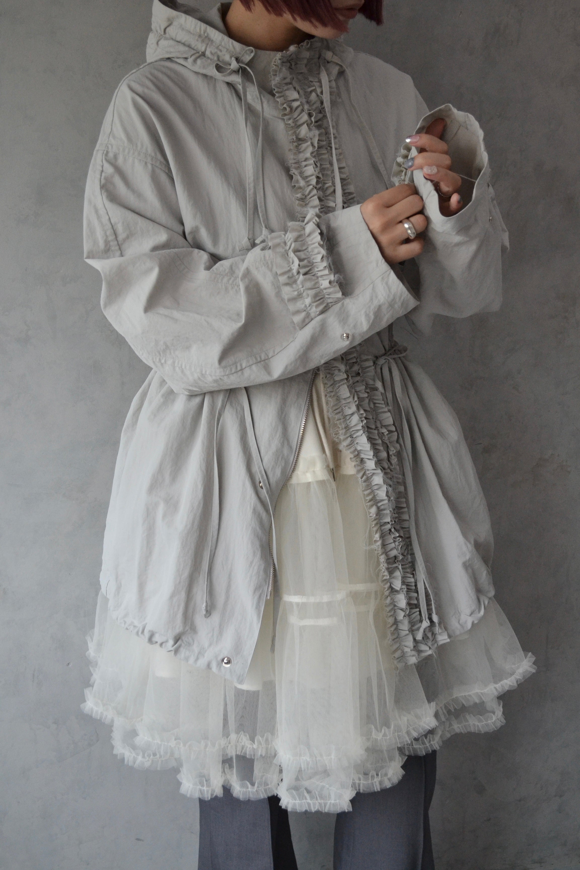 Frill nylon blouson (white gray)