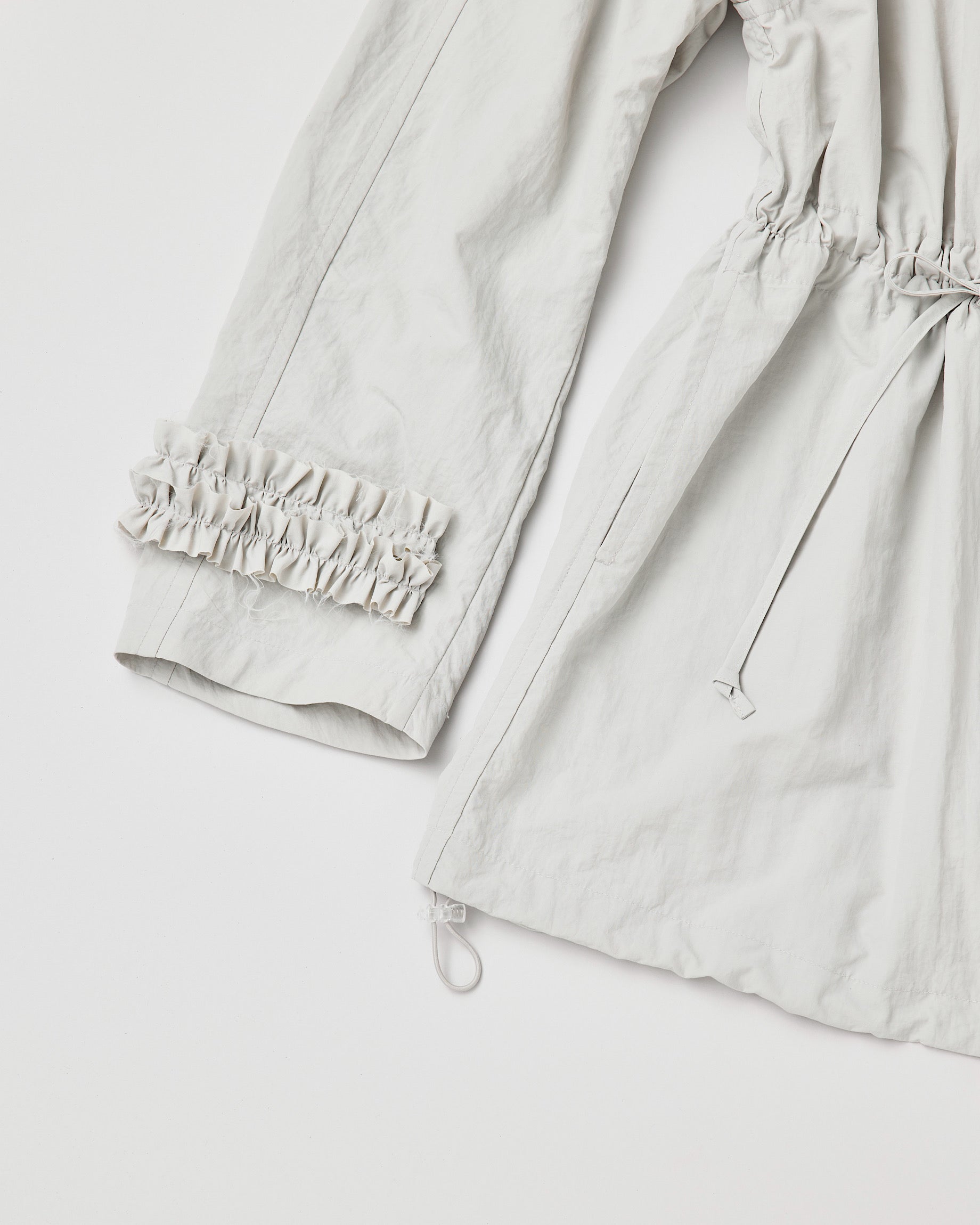 Frill nylon blouson (white gray)