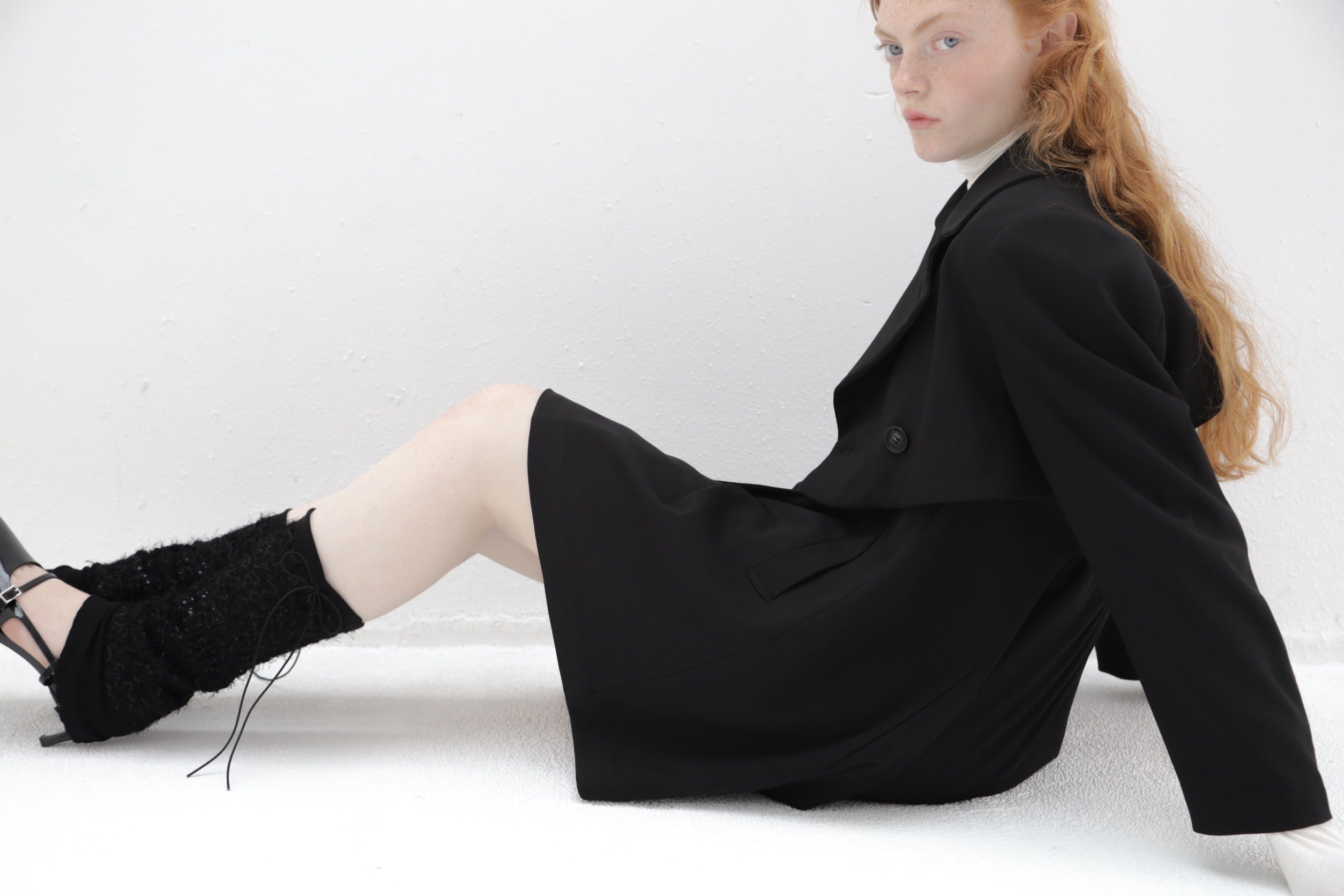 Spangle shaggy leg warmers (black)