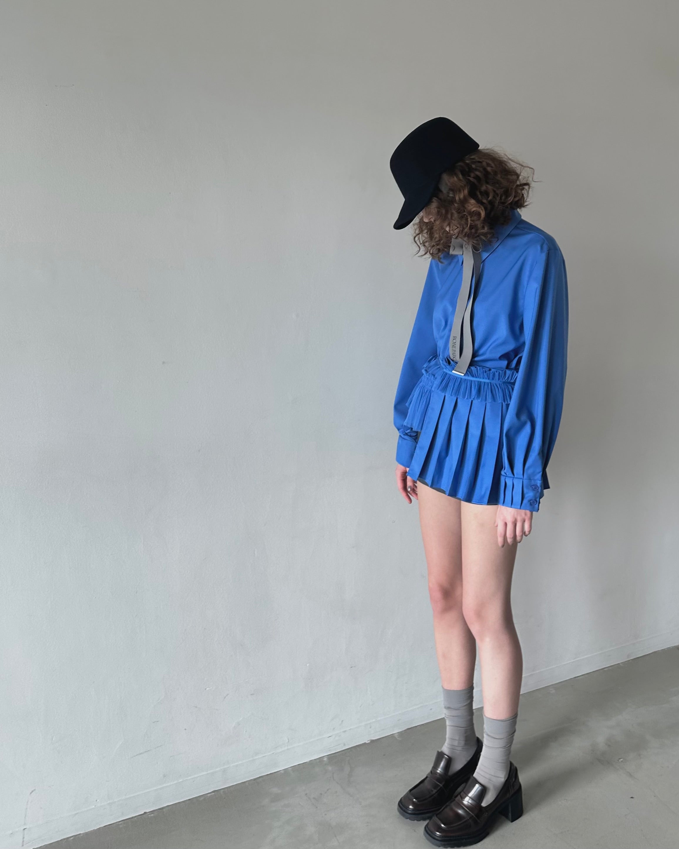 Asymmetry pleats shirt (blue)