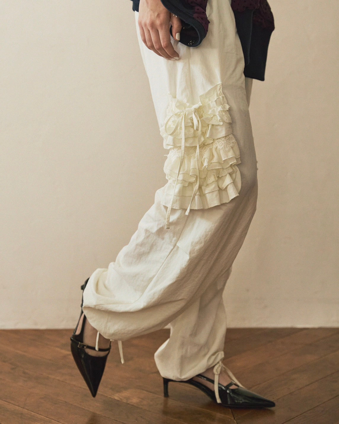 Frill pocket cargo pants (off white)