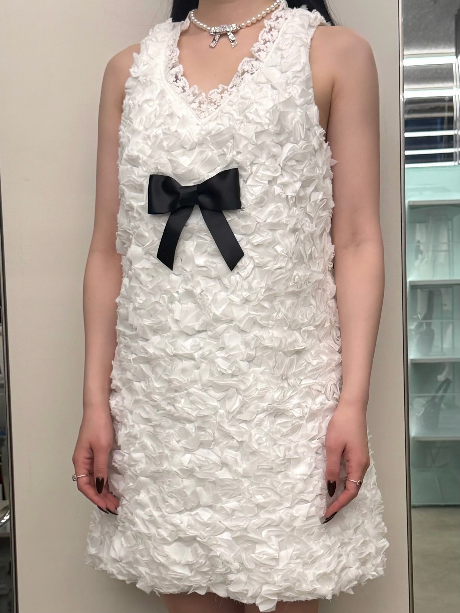 Ruffle Detail Heart Neckline Dress(White)