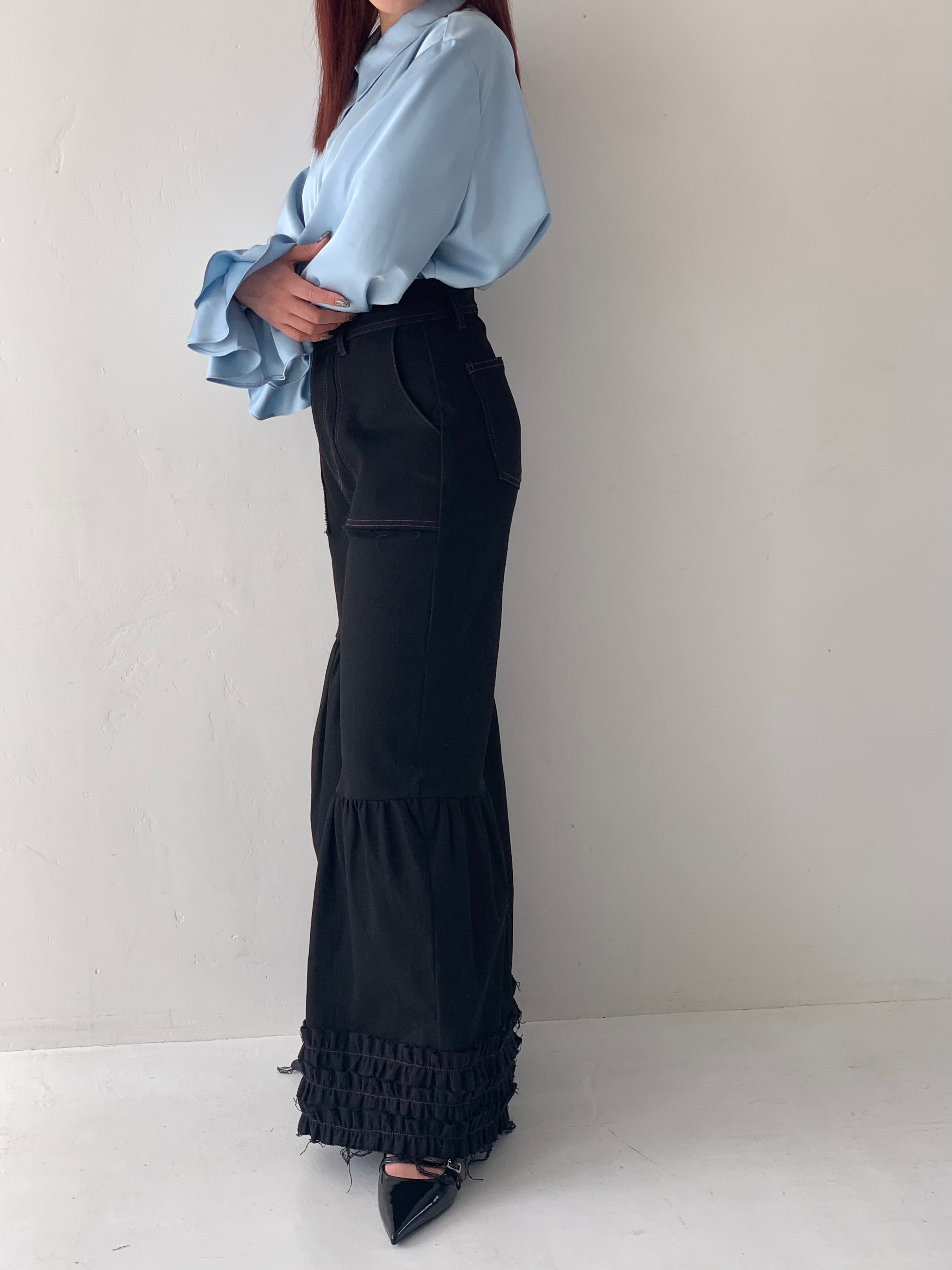 Hem frill wide flare denim (black)