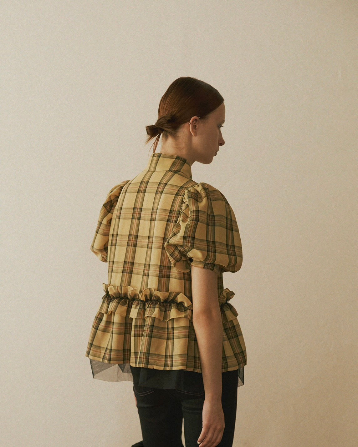 Puff sleeve hem frill blouse (check)