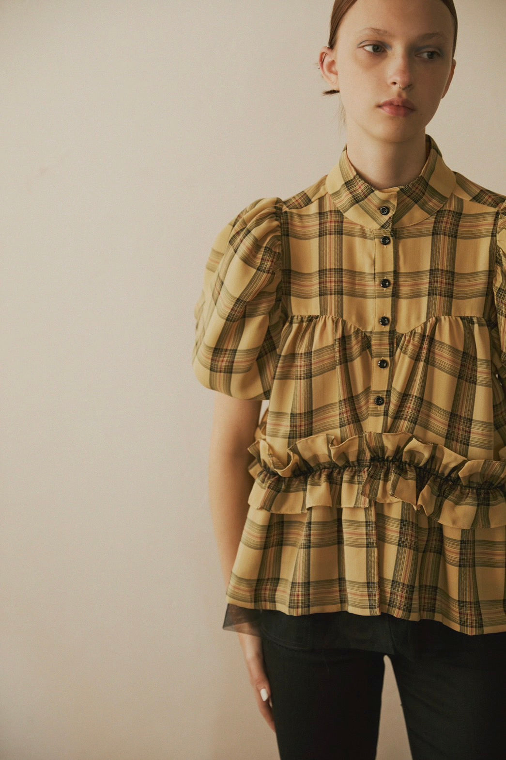 Puff sleeve hem frill blouse (check)