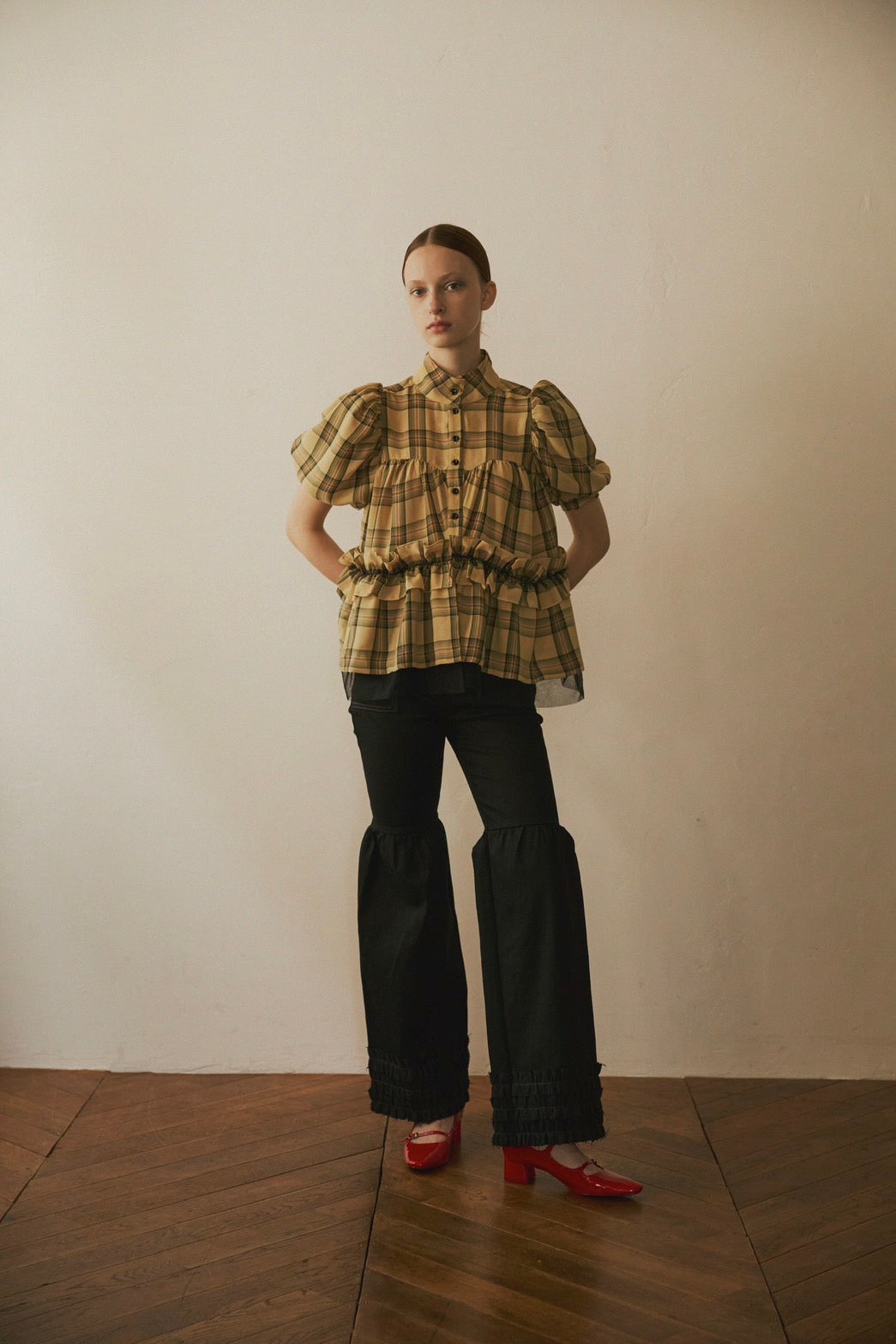 Puff sleeve hem frill blouse (check)