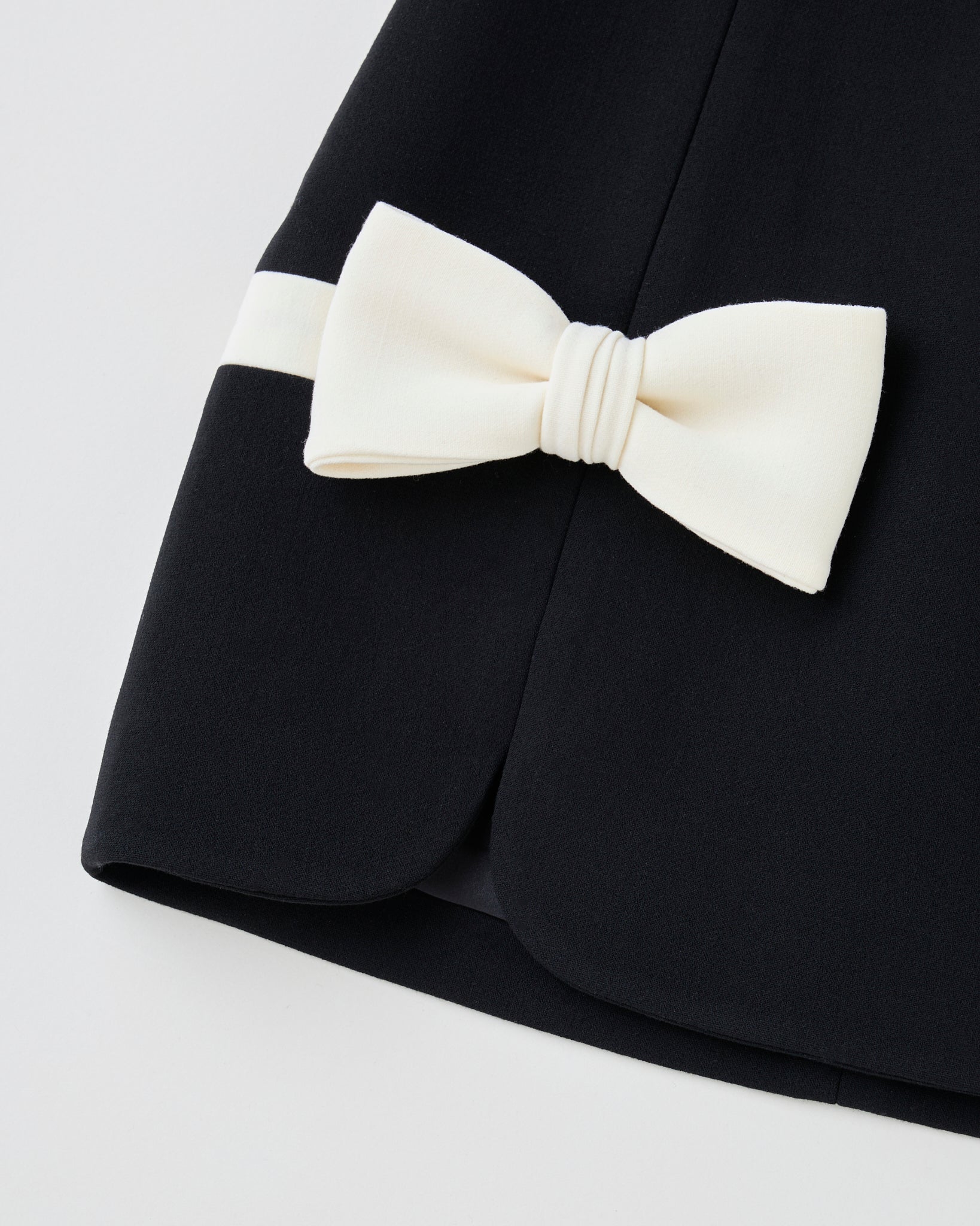 Paneled mini skirt with bicolor bows