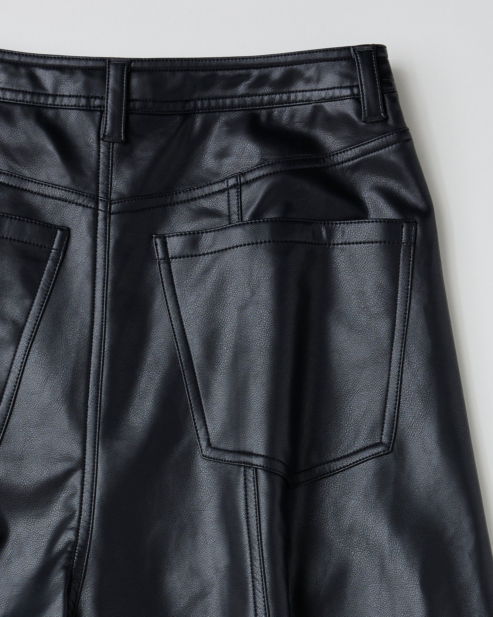 Vegan leather baloon trousers