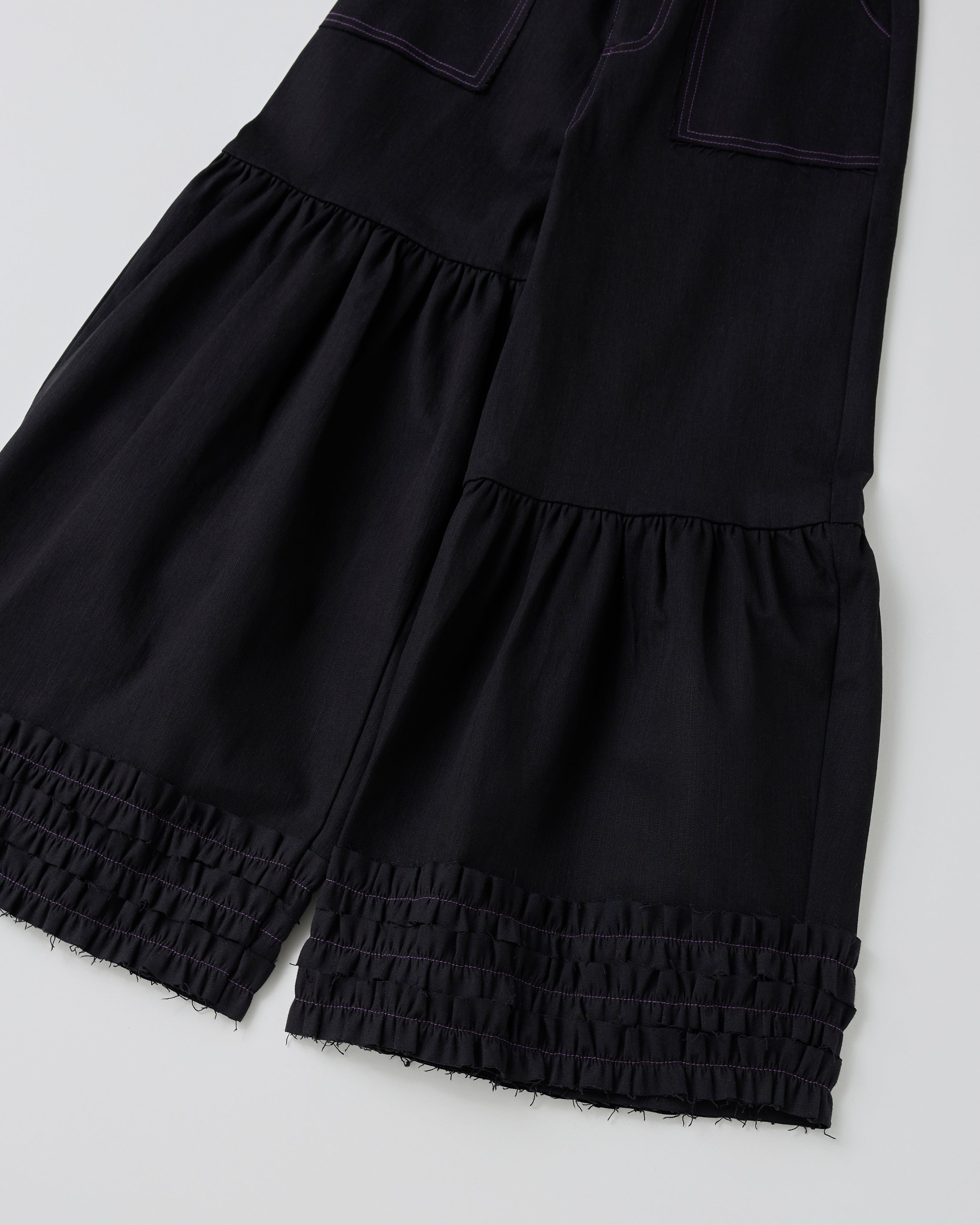 Hem frill wide flare denim (black)