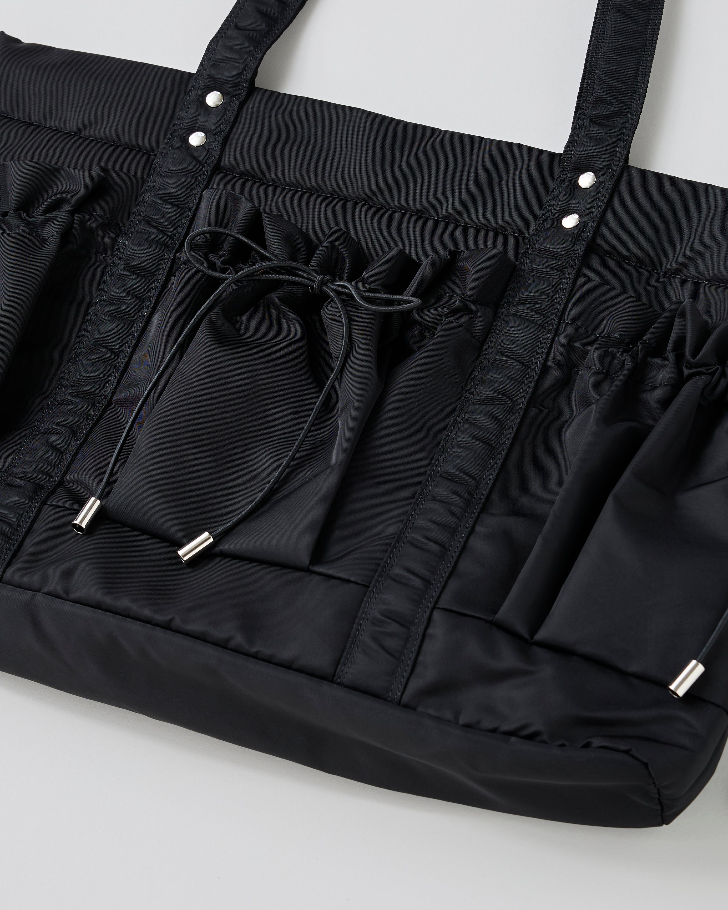 Drawstring pocket puffer bag (black)