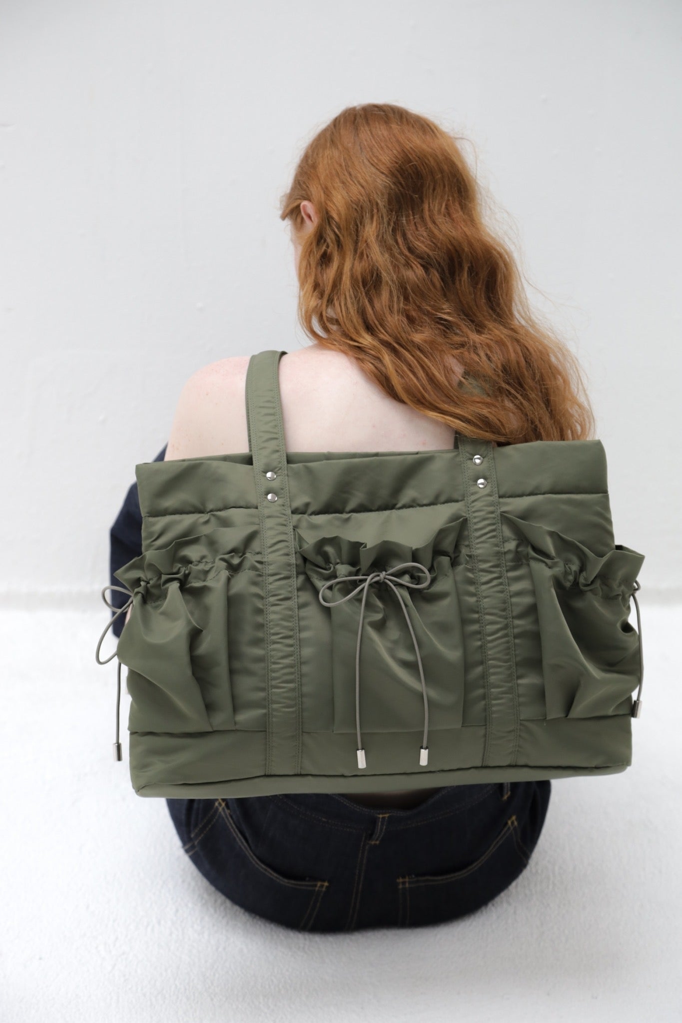 Drawstring pocket puffer bag (olive)