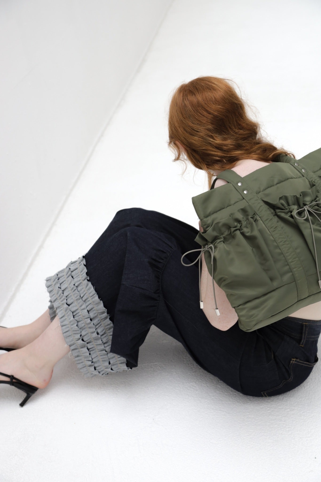 Drawstring pocket puffer bag (olive)