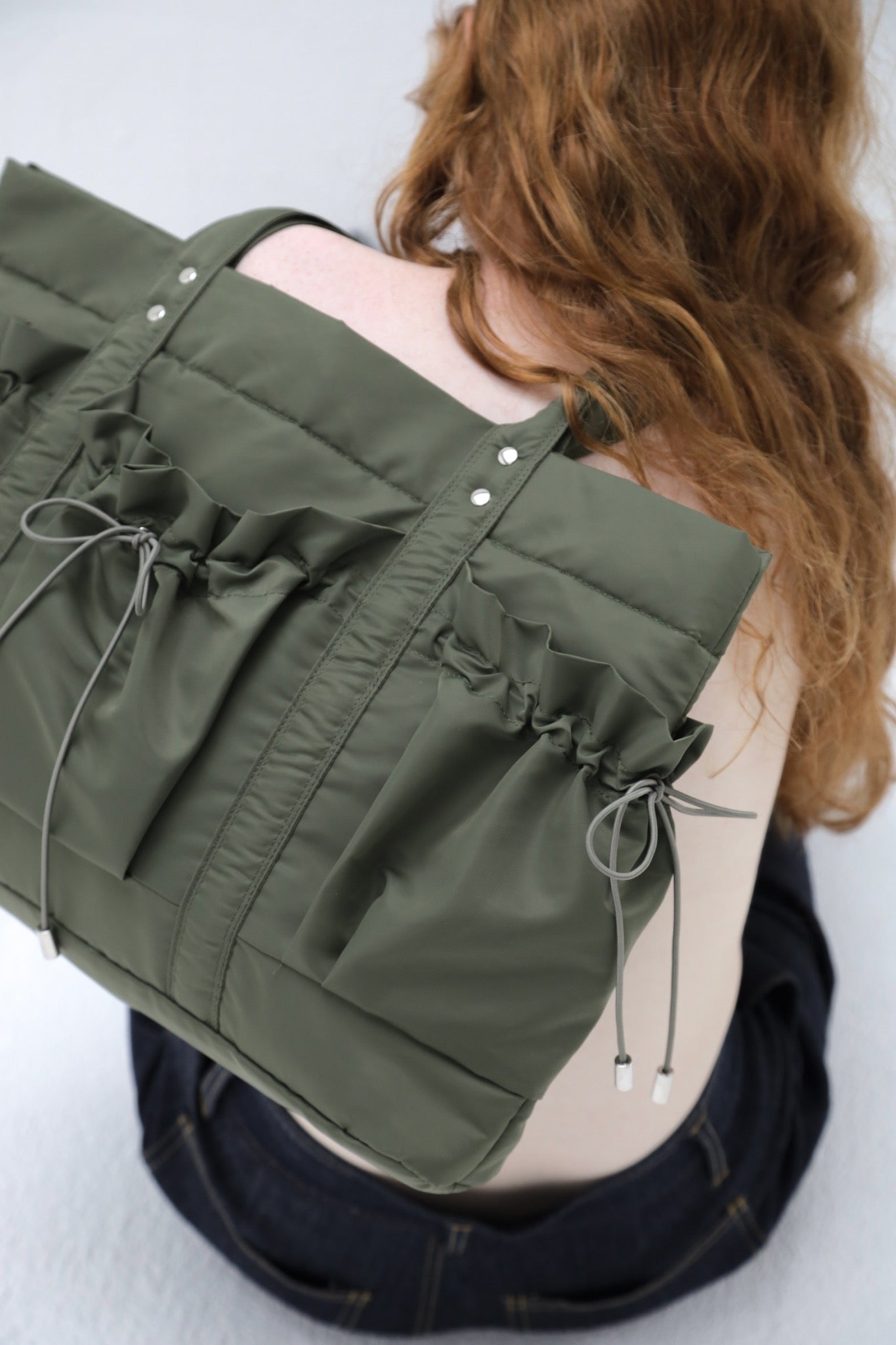 Drawstring pocket puffer bag (olive)