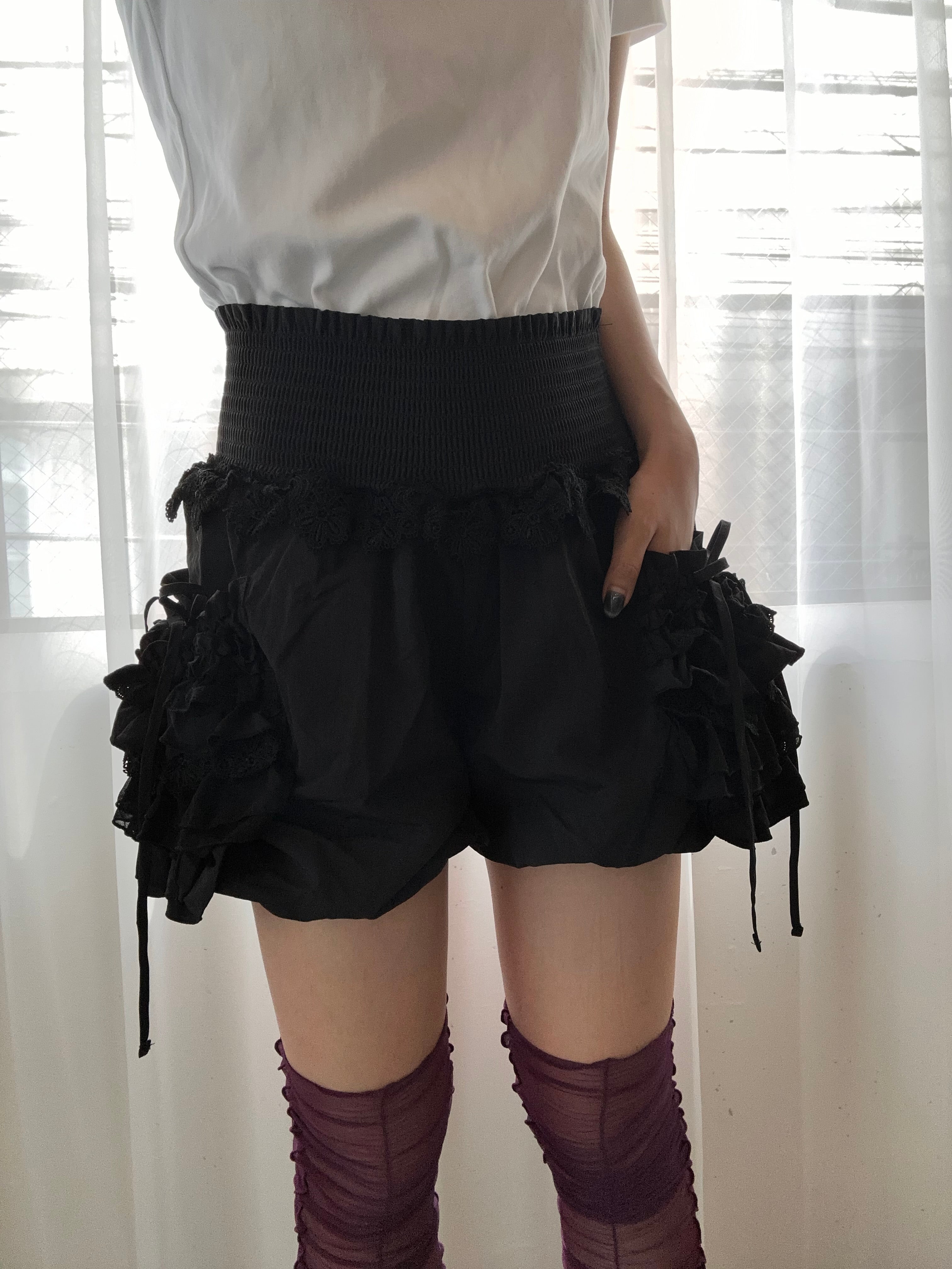 Frill pocket balloon short pants (black)