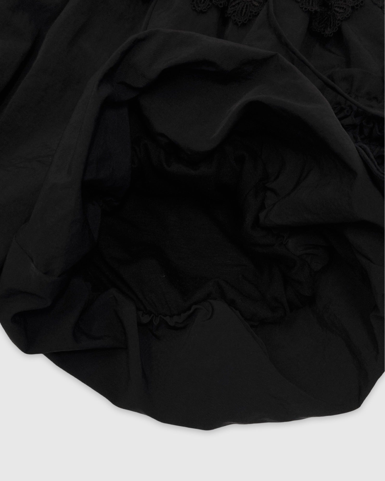 Frill pocket balloon short pants (black)