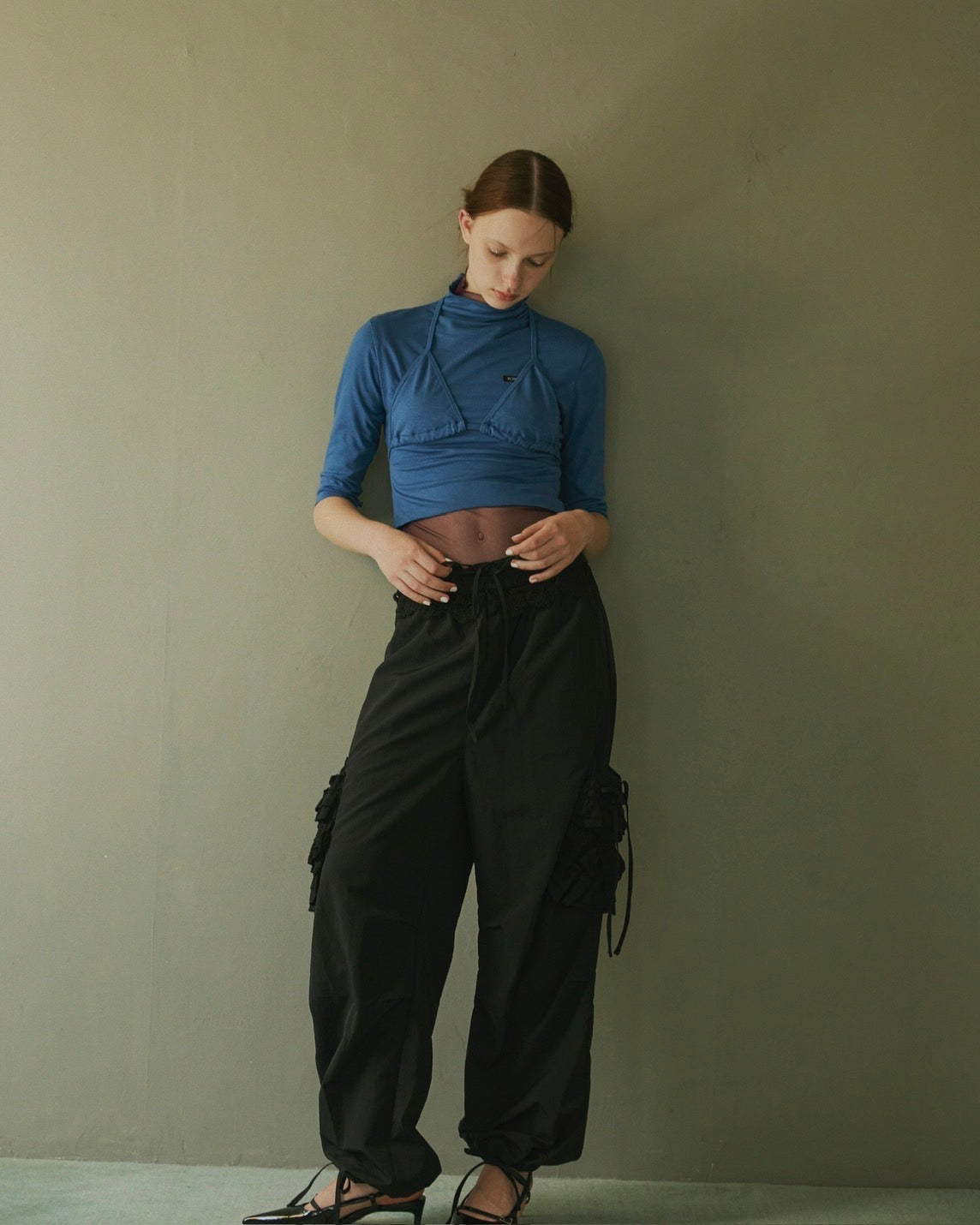 Frill pocket cargo pants (black)