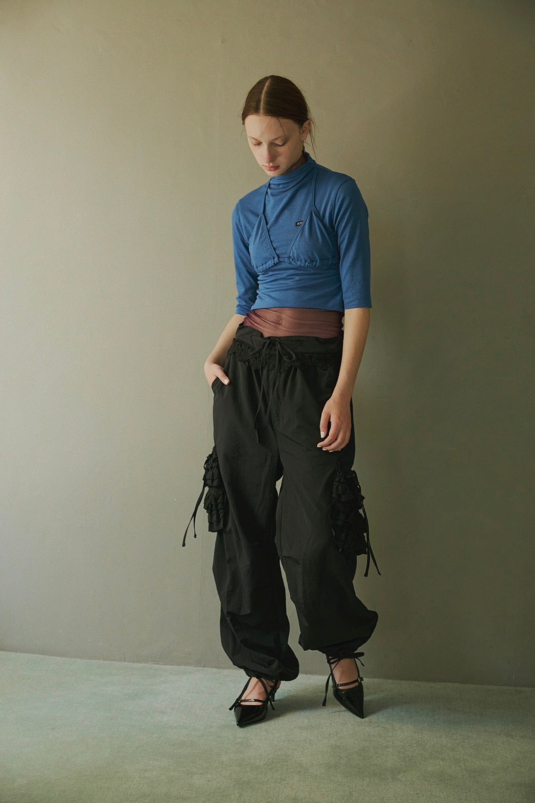 Frill pocket cargo pants (black)