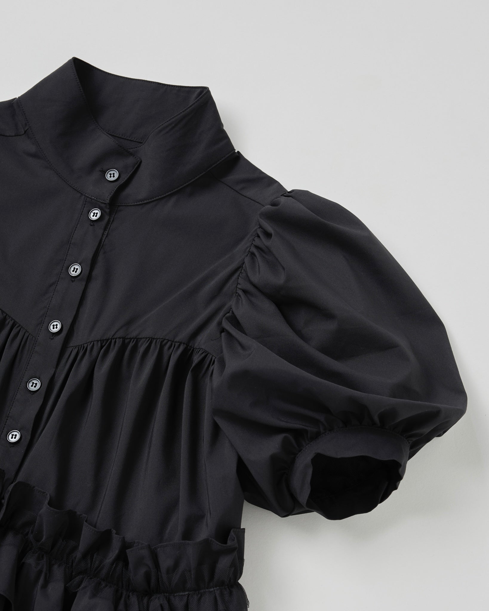 Puff sleeve hem frill blouse (black)