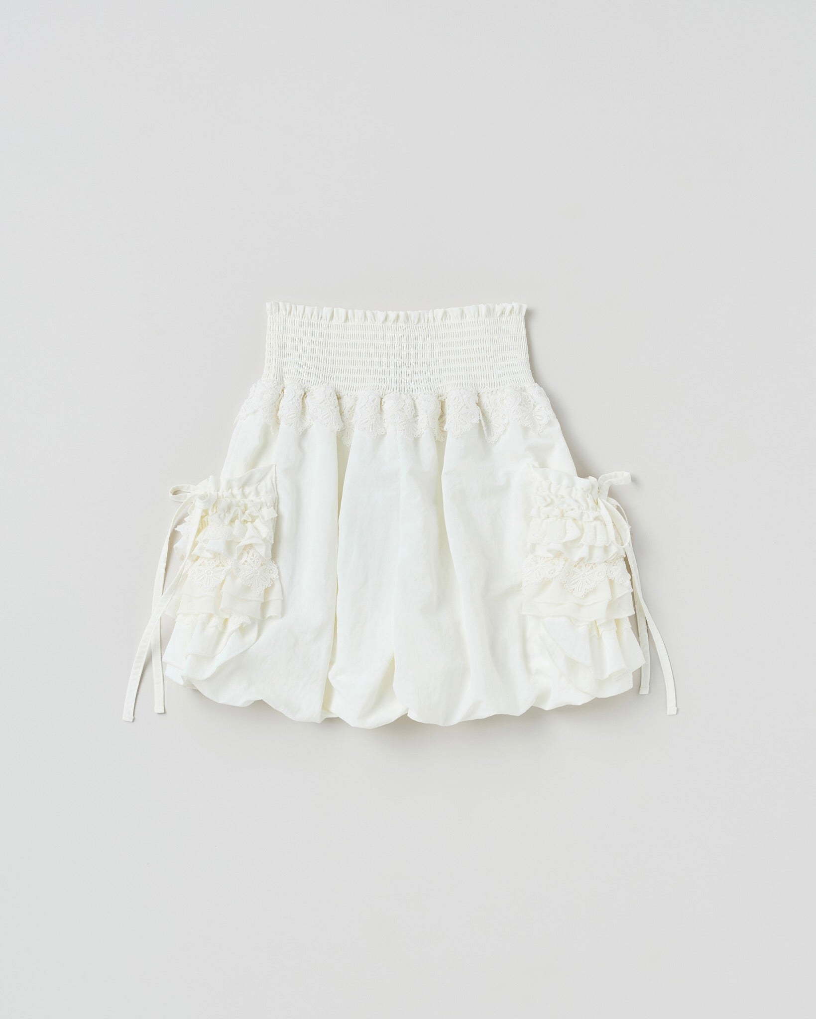 Frill pocket balloon short pants (offwhite)