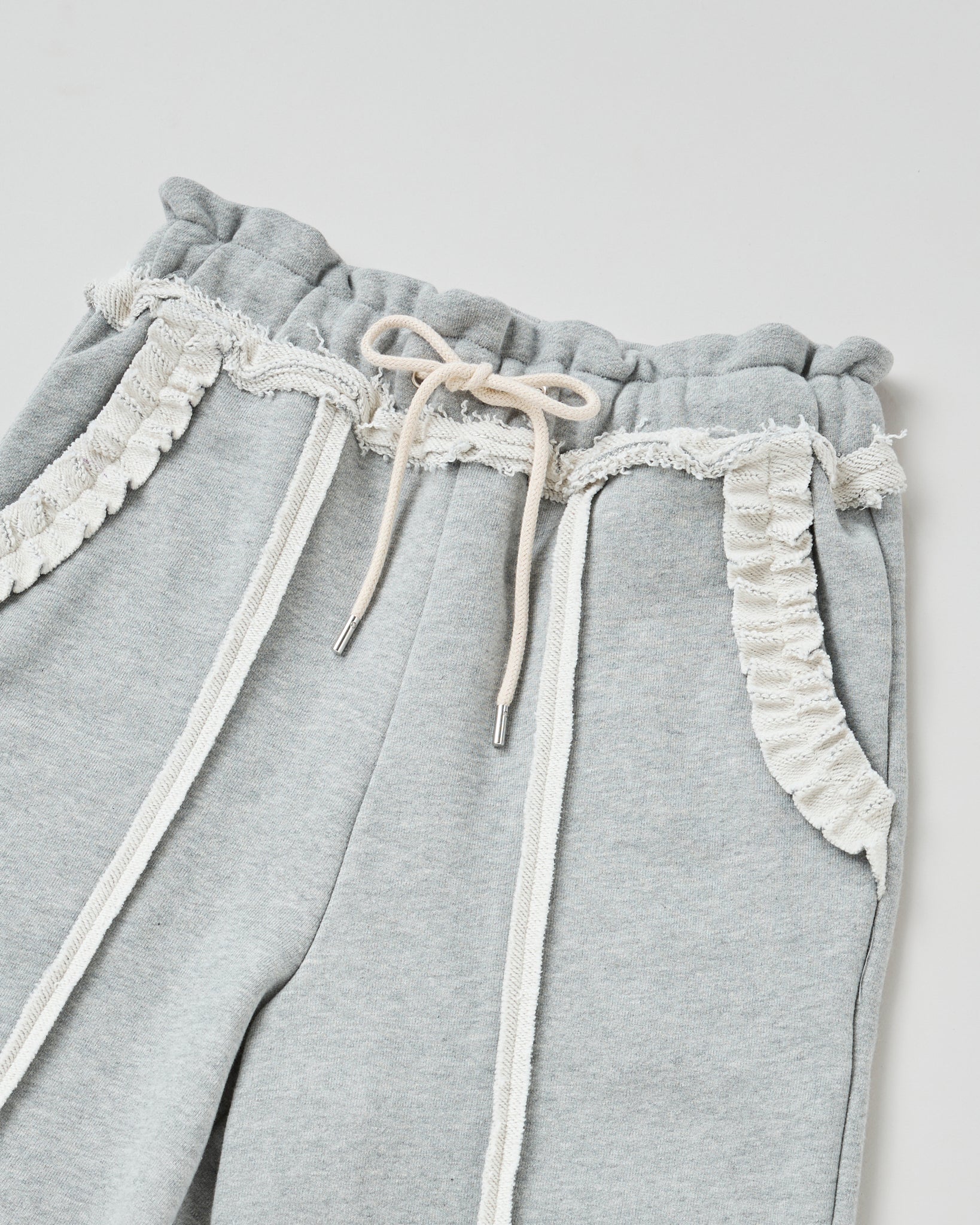 Frill pocket sweat shorts