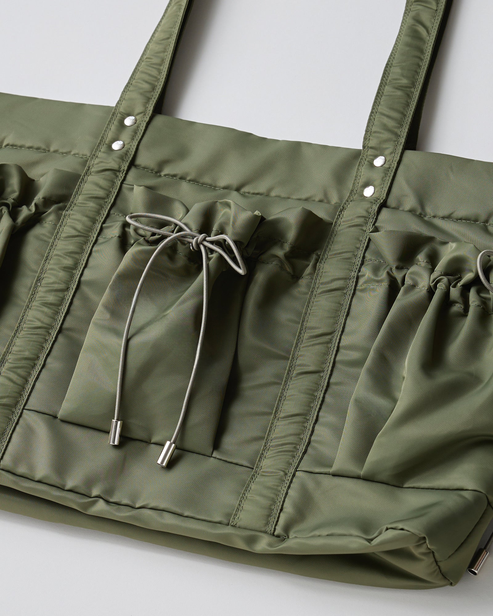 Drawstring pocket puffer bag (olive)