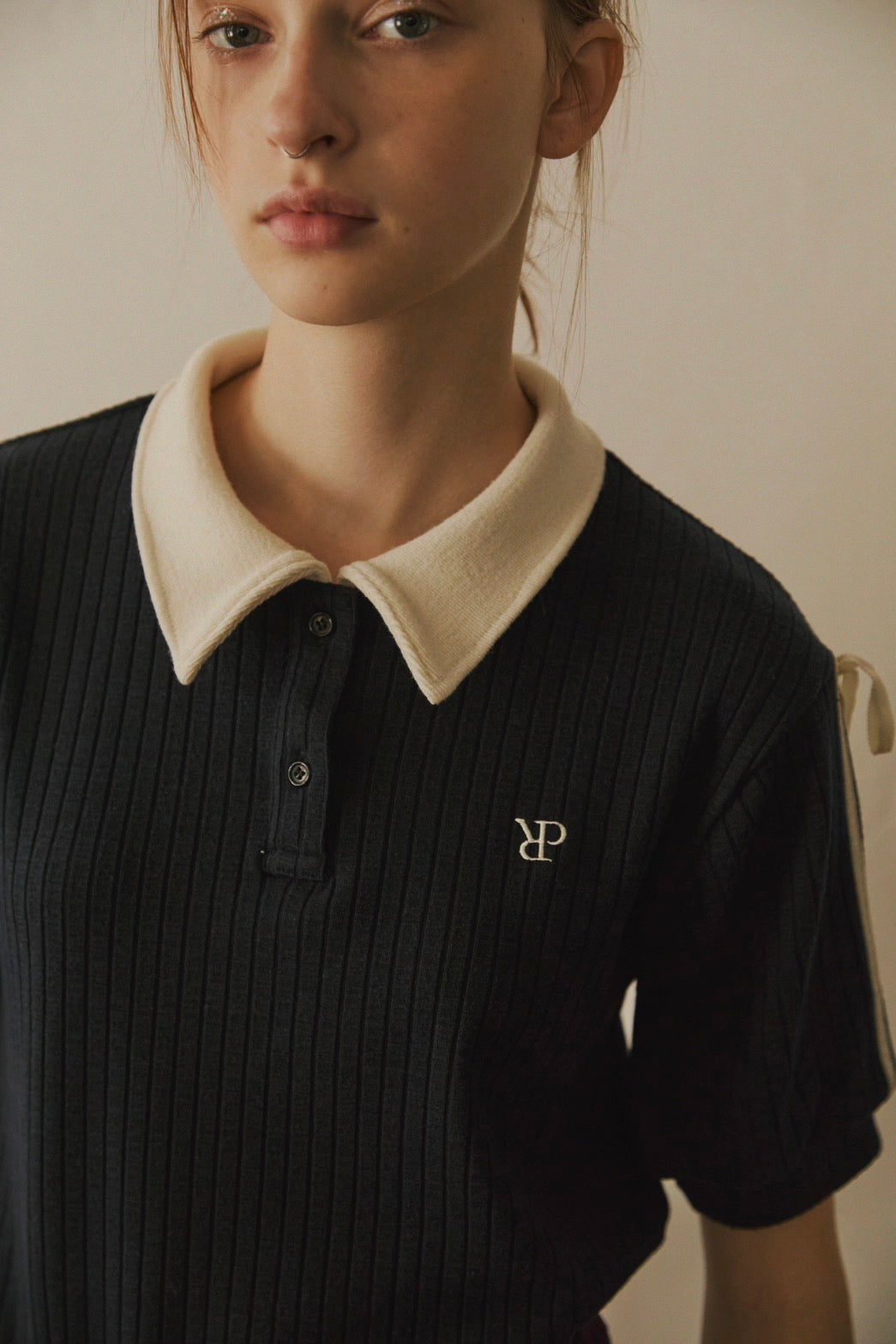 Ribbon shoulder knit polo shirt (navy)