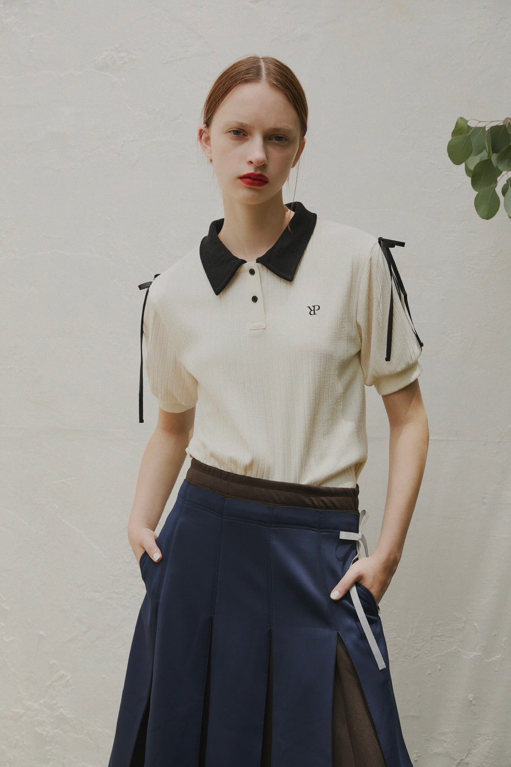 Ribbon shoulder knit polo shirt (offwhite)