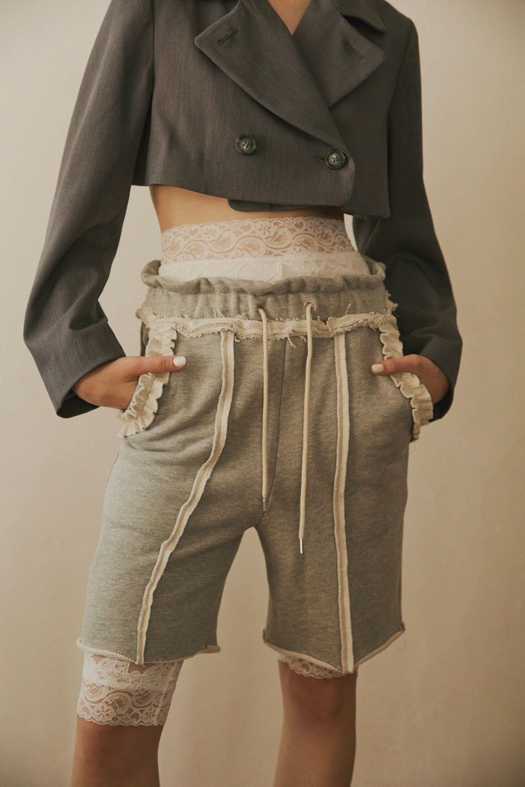 Frill pocket sweat shorts